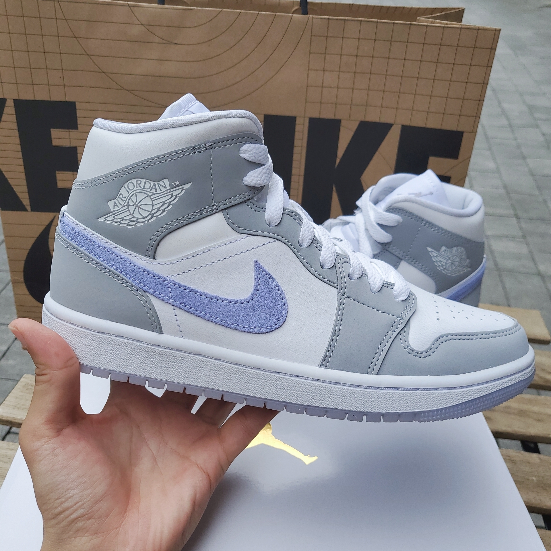 (W) Jordan 1 Mid Wolf Grey 착용 스타일 - 2