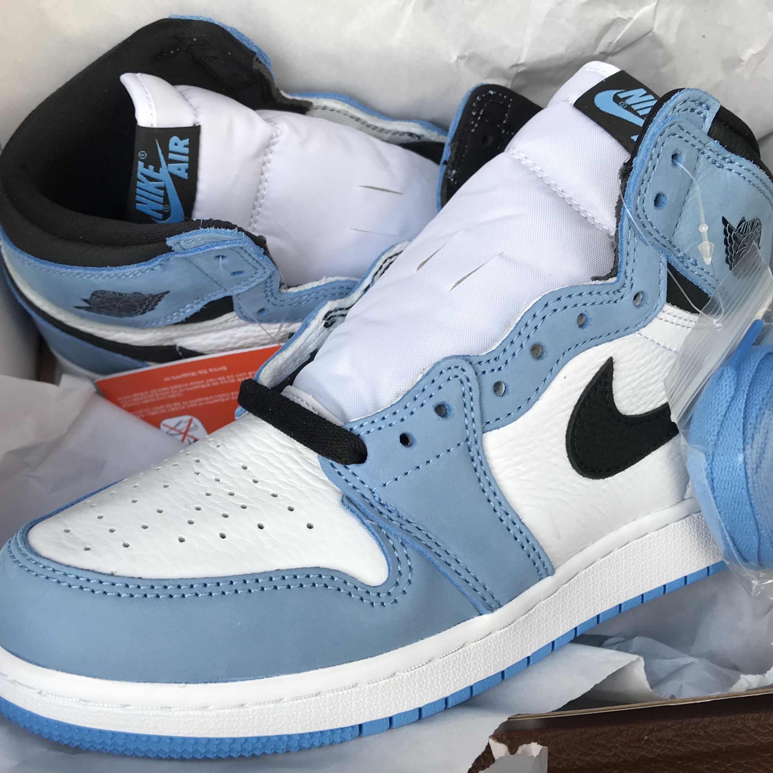 (GS) Jordan 1 Retro High OG University Blue 착용 스타일 - 2