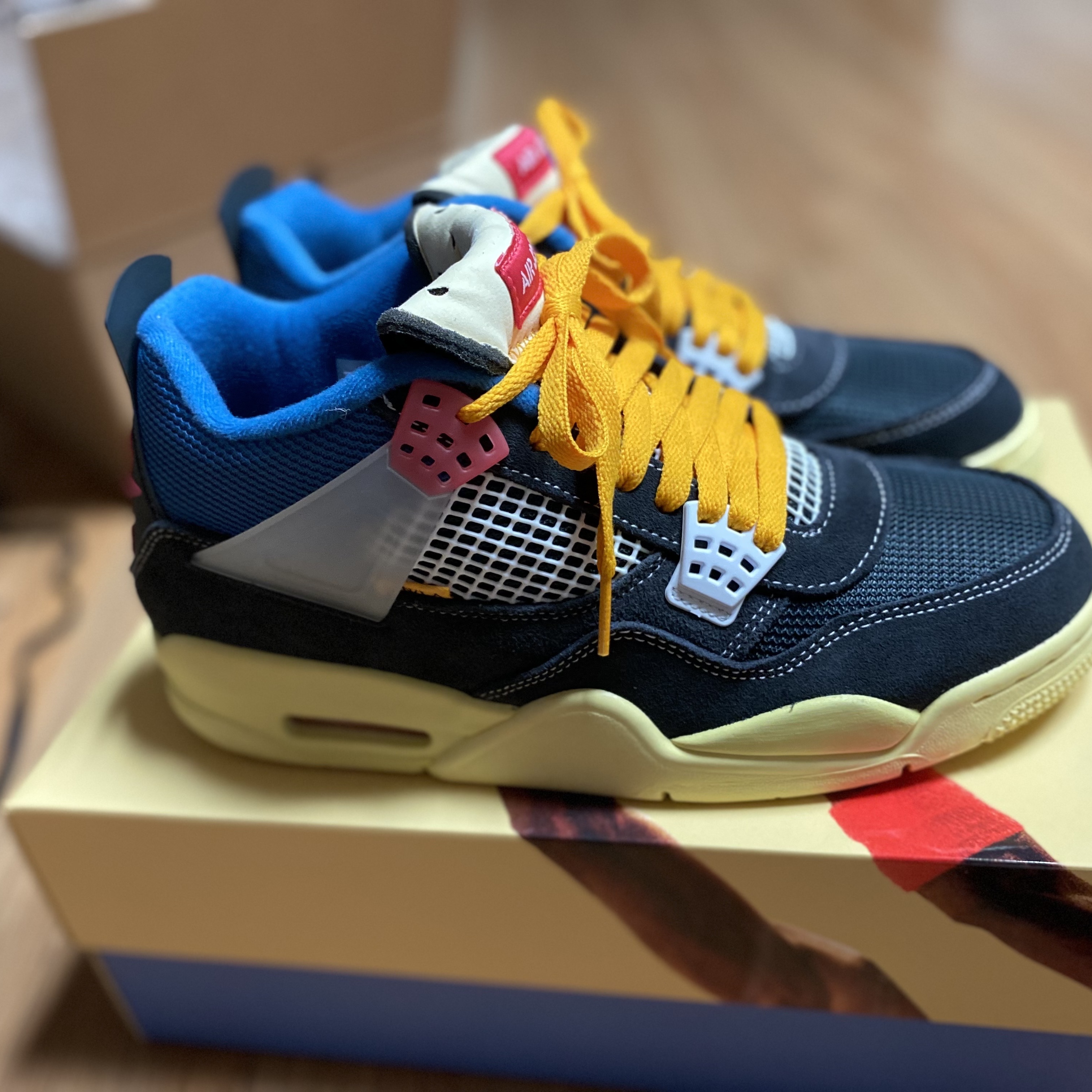 Jordan 4 x Union Retro Off Noir 착용 스타일 - 1