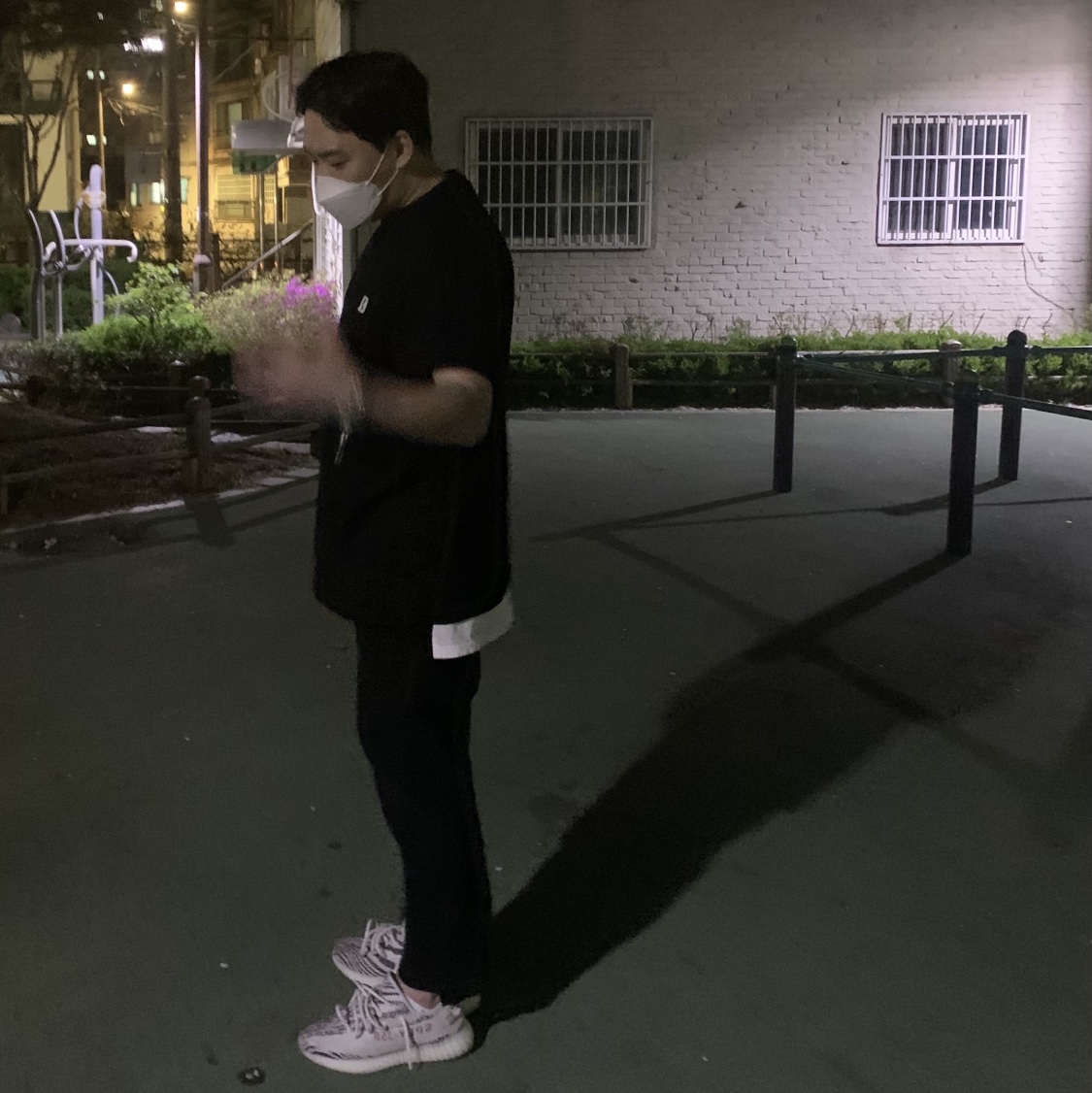 Adidas Yeezy Boost 350 V2 Zebra 2017/2019/2020, Wooyoungmi White Back Logo T-Shirt Black - 22FW 착용 스타일 - 2