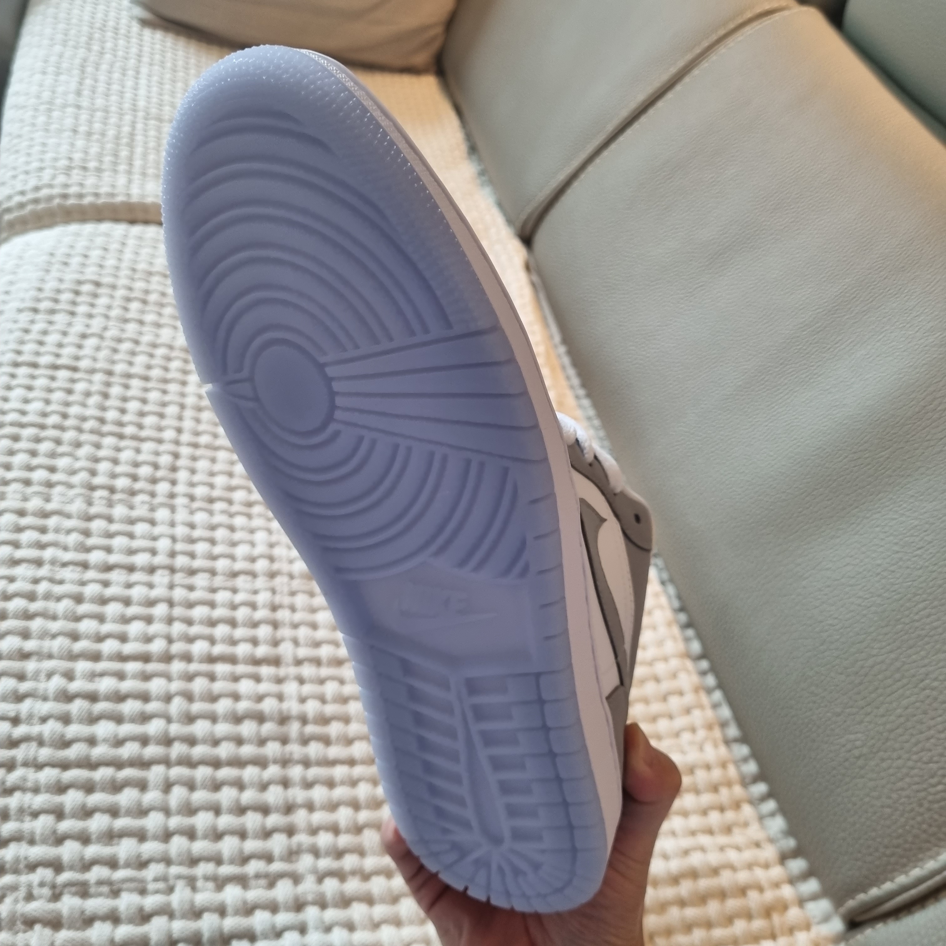 (W) Jordan 1 Low White Wolf Grey 착용 스타일 - 3