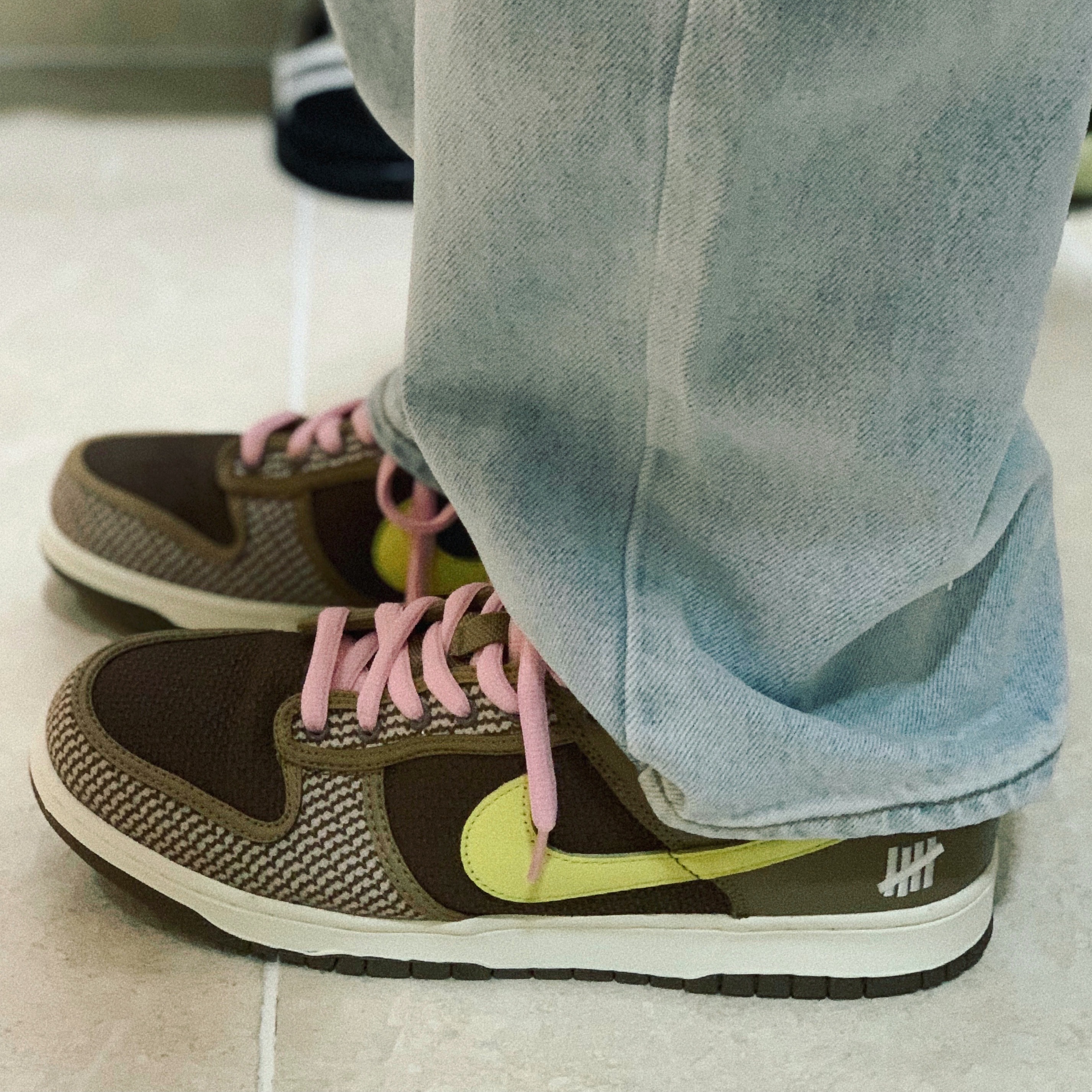 Nike x Undefeated Dunk Low SP Canteen 착용 스타일 - 1