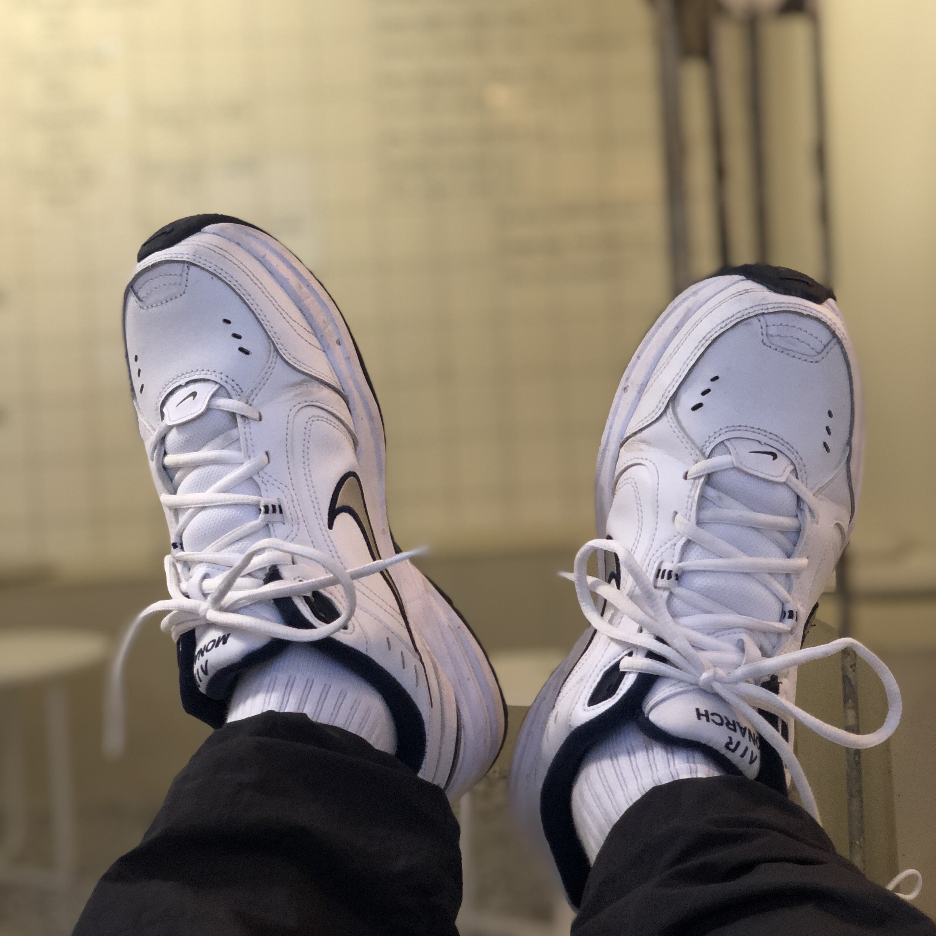 Nike Air Monarch IV White Navy 착용 스타일