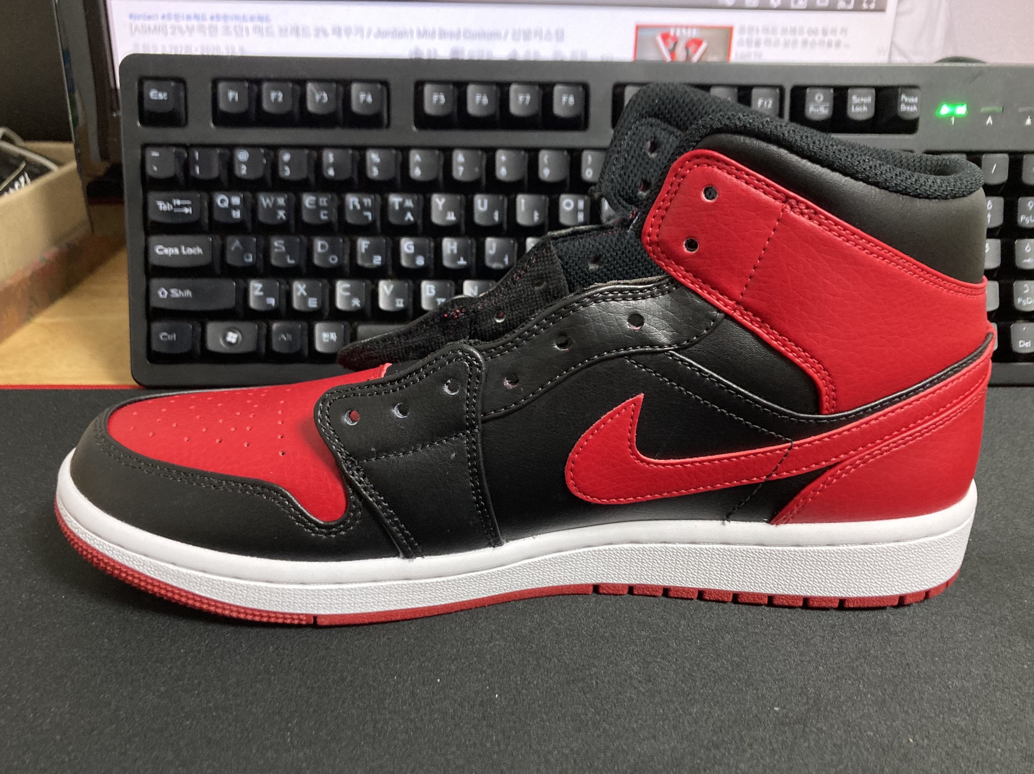 Jordan 1 Mid Bred Banned 2020 착용 스타일 - 3
