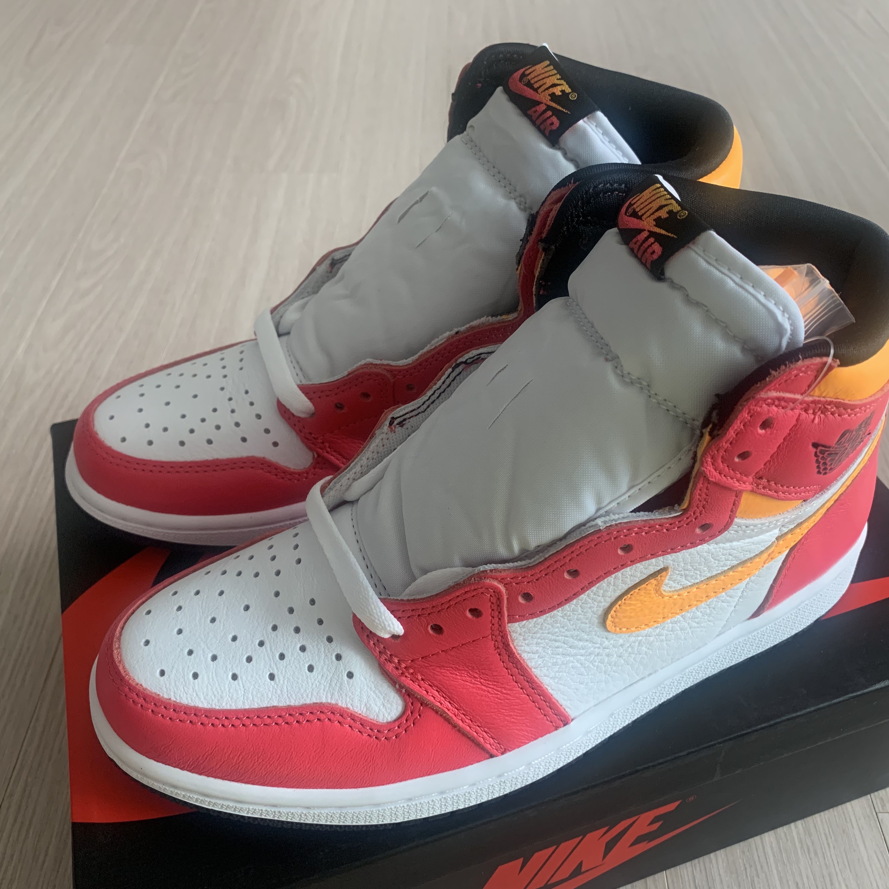 Jordan 1 Retro High OG Light Fusion Red 착용 스타일 - 1