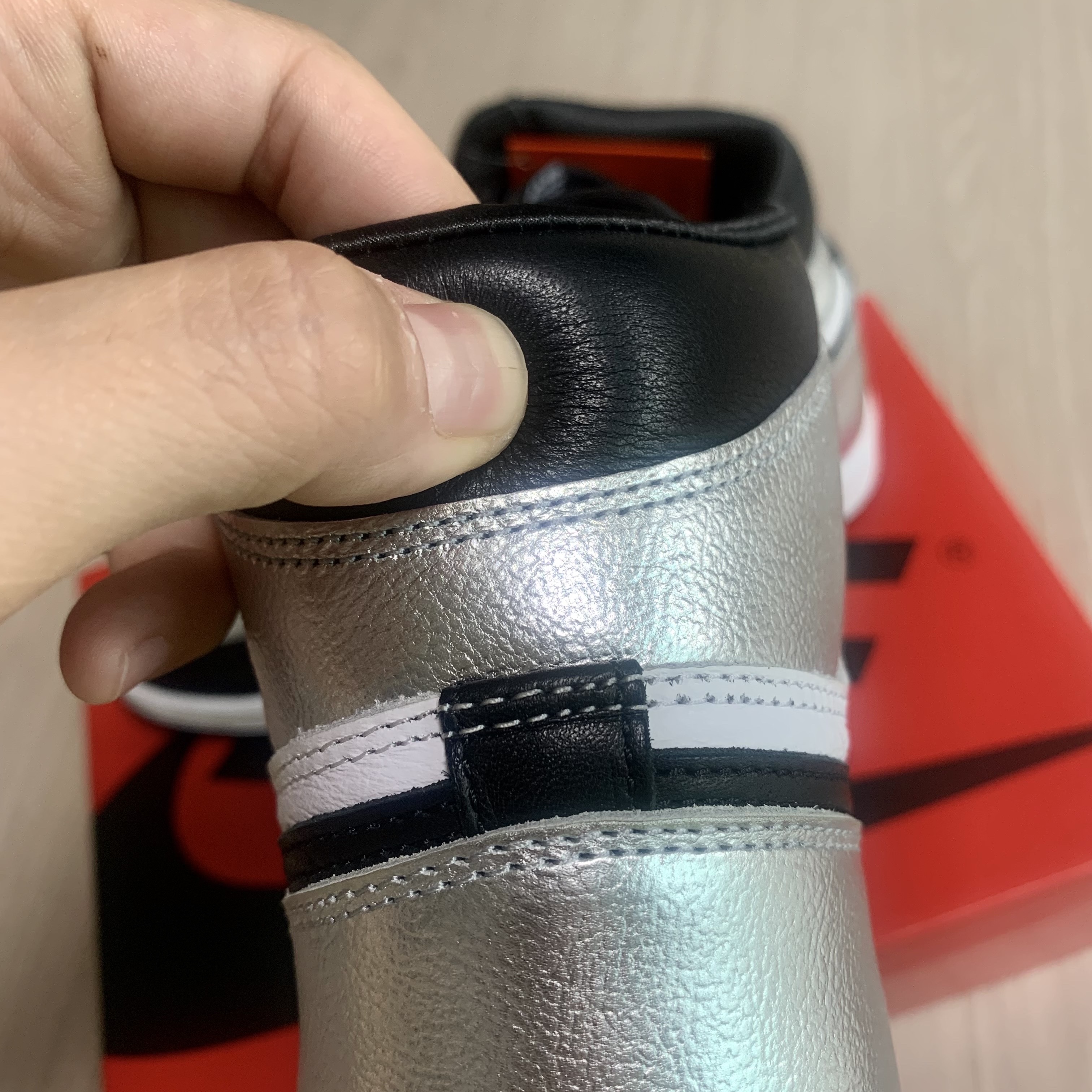 (W) Jordan 1 Retro High OG Silver Toe 착용 스타일 - 4