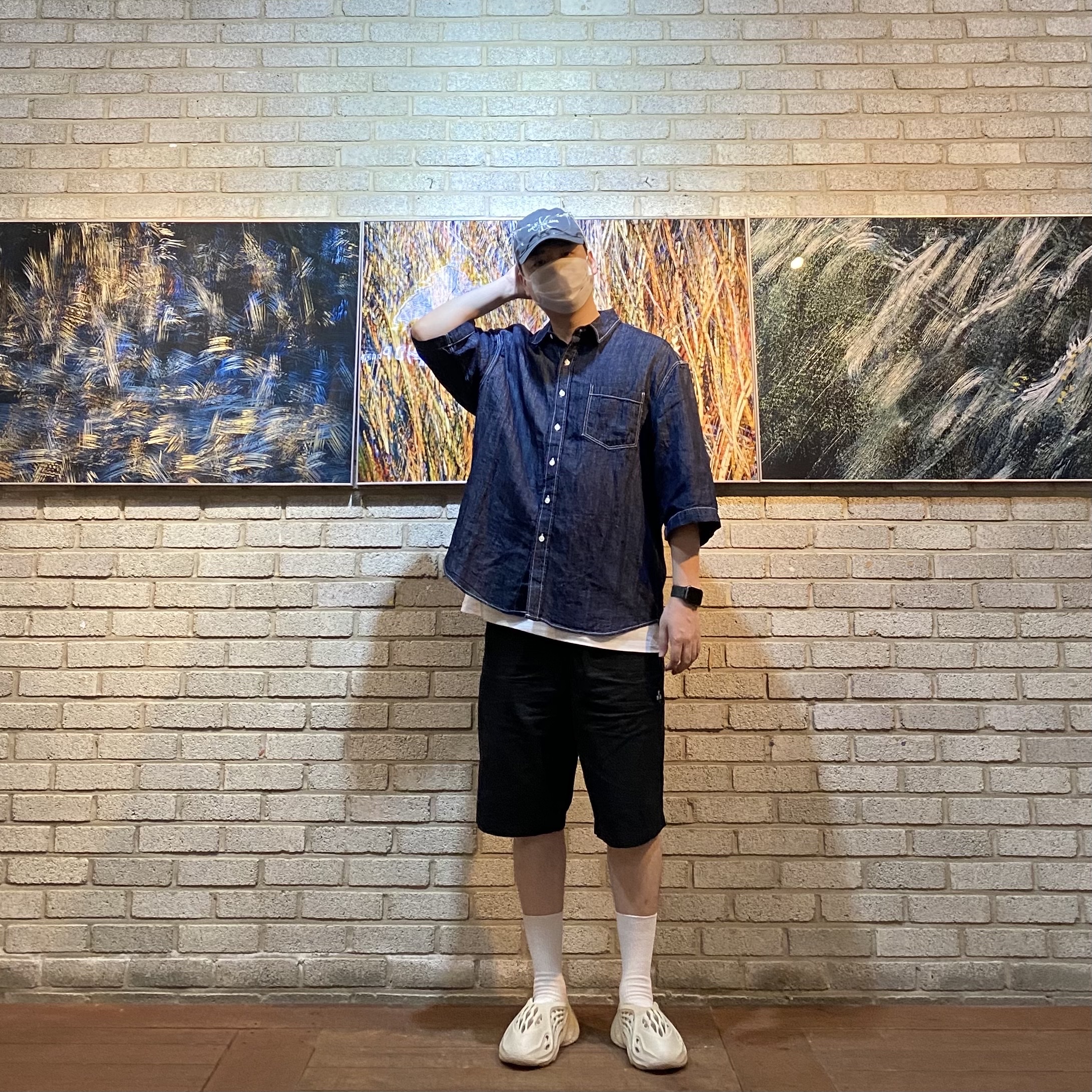 Adidas Yeezy Foam RNNR Sand, Nike x Drake Nocta NRG Short Sleeve Top White - Asia 착용 스타일