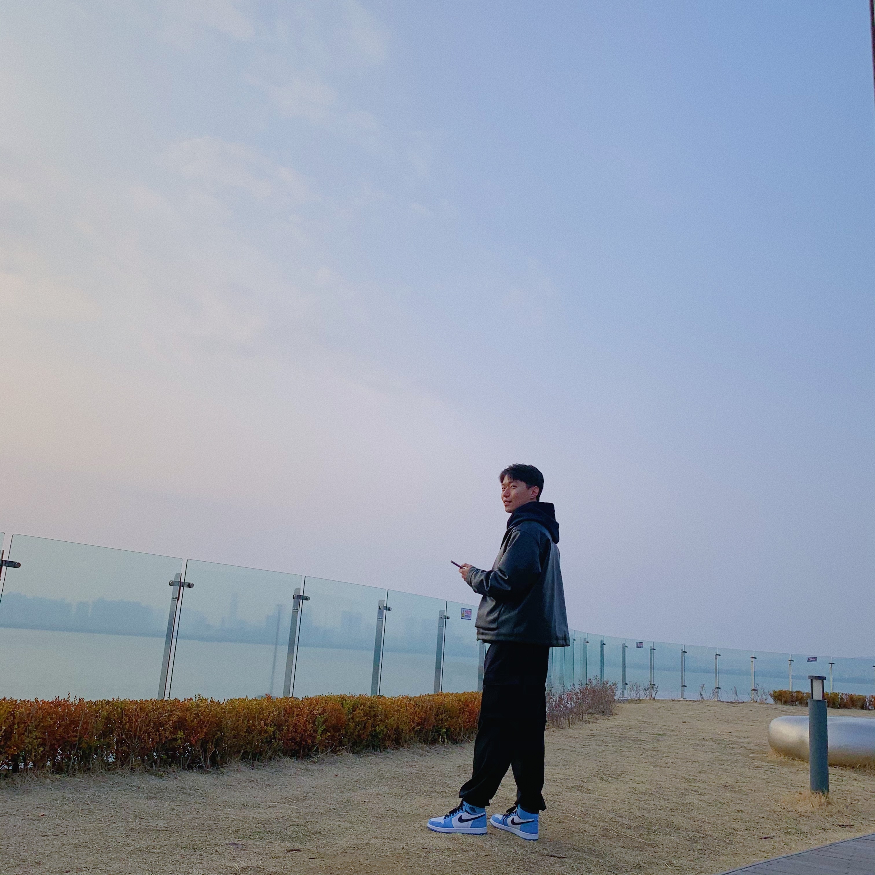 Jordan 1 Retro High OG University Blue, IAB Studio Hoodie Navy - 21SS 착용 스타일