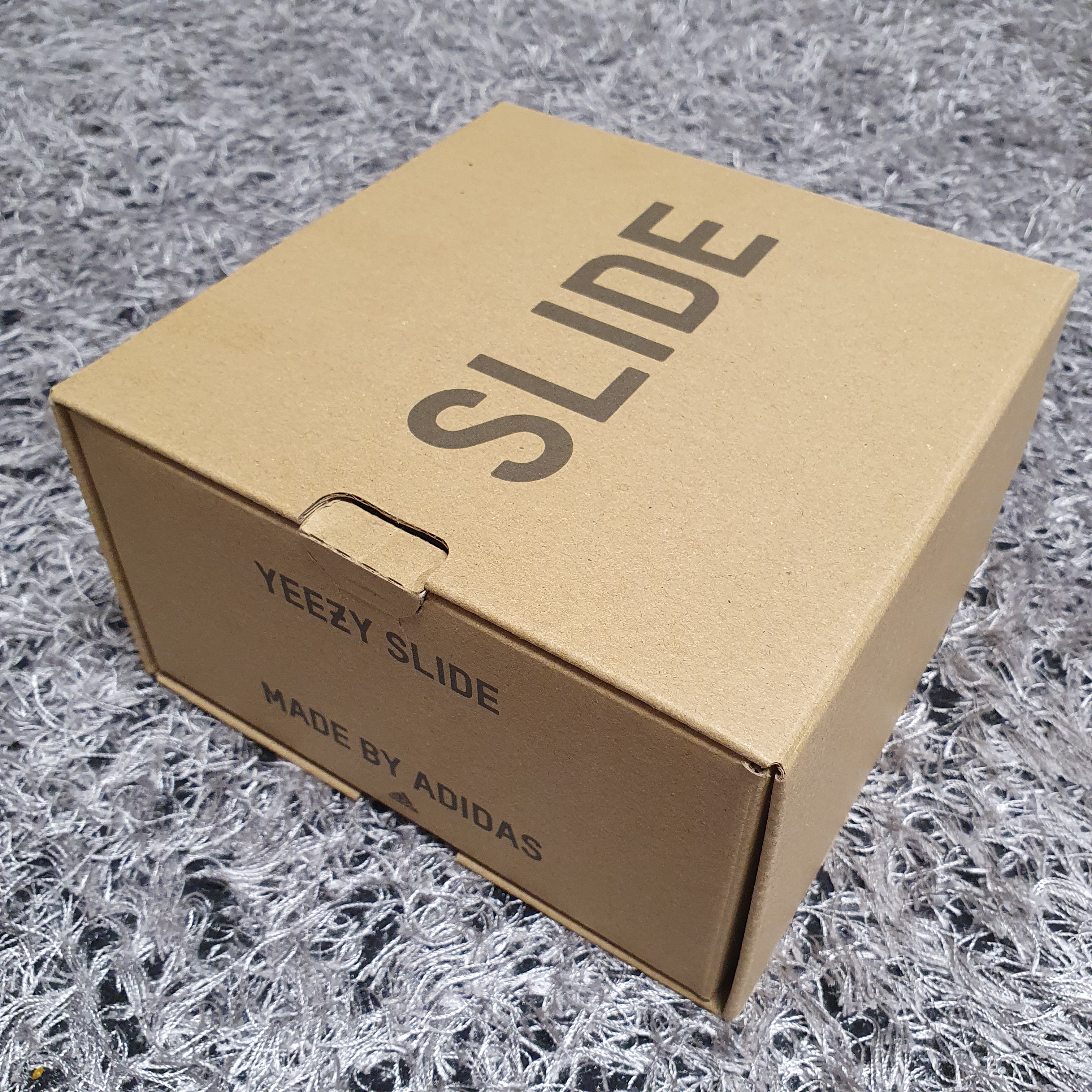 (Infant) Adidas Yeezy Slide Resin 착용 스타일 - 3