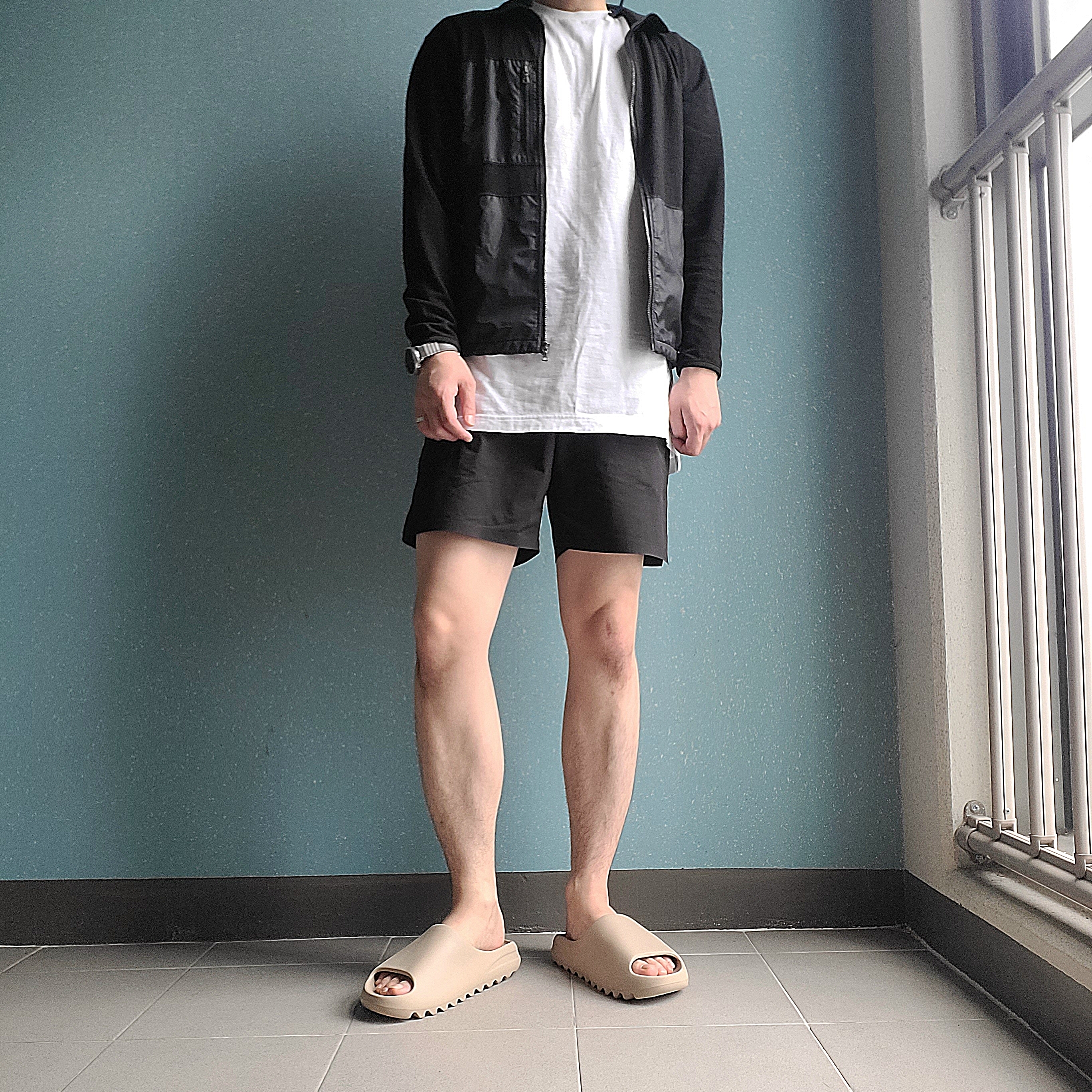 Adidas Yeezy Slide Pure 착용 스타일 - 2