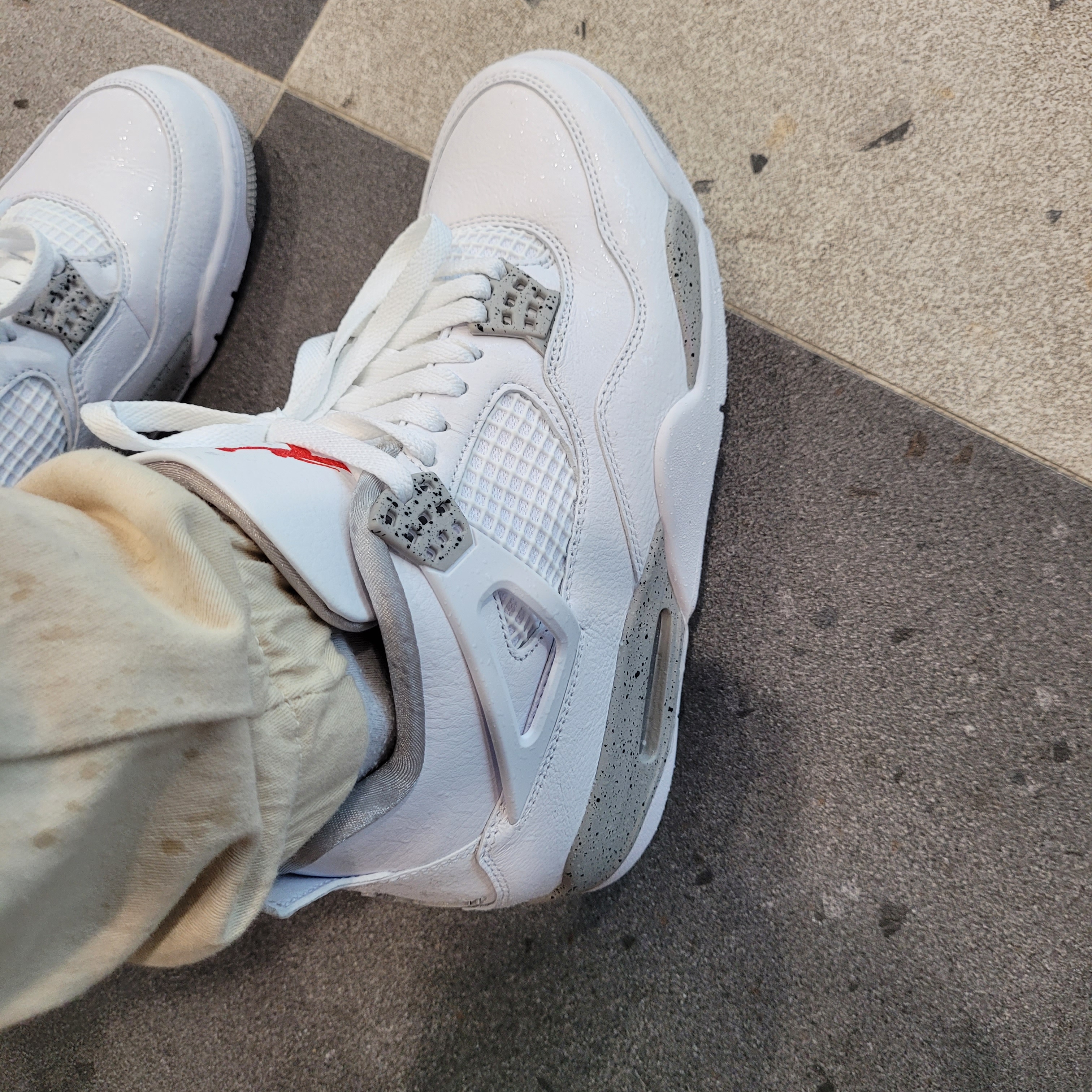 Jordan 4 Retro Tech White 착용 스타일 - 4