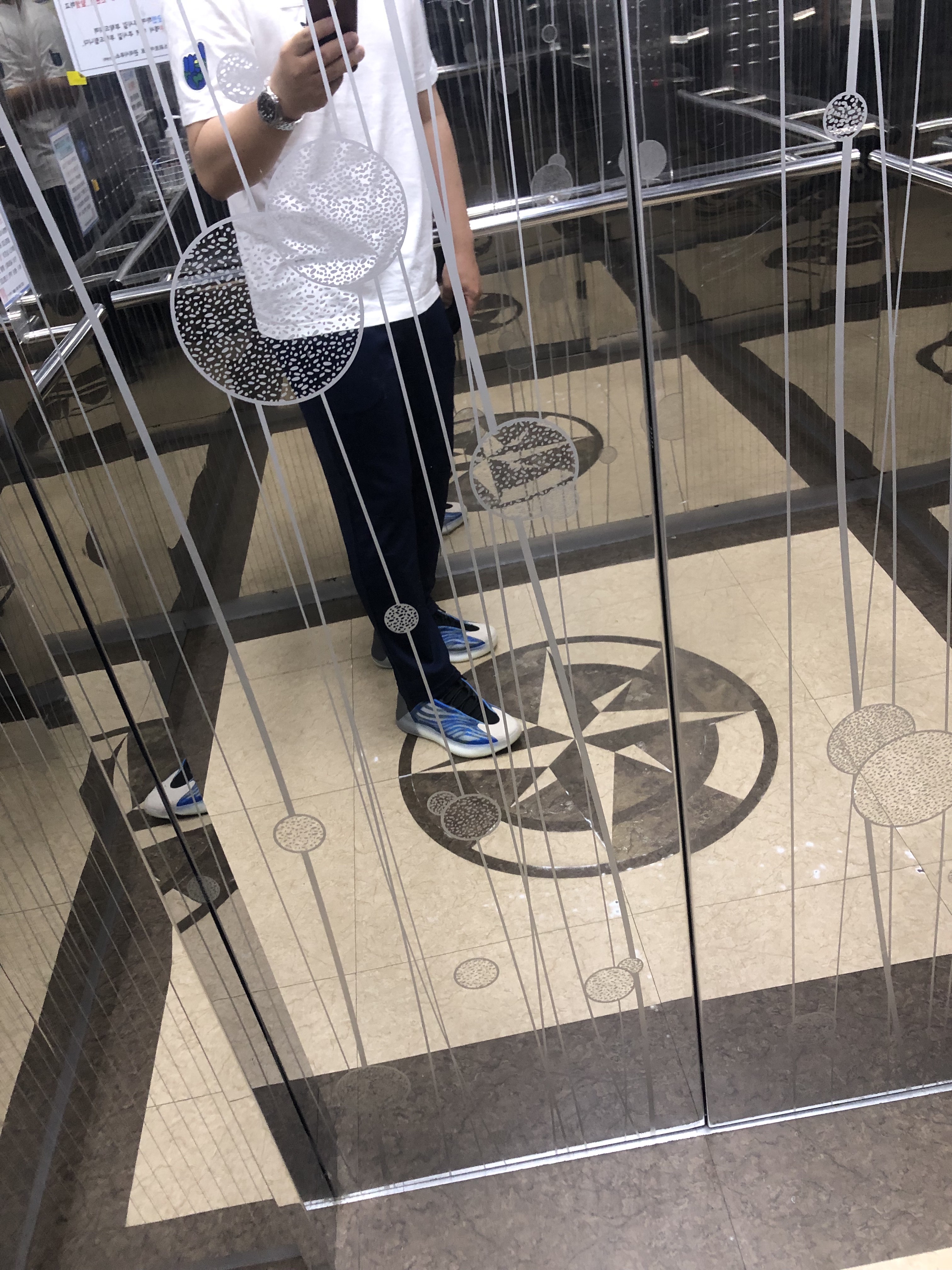Adidas Yeezy QNTM BSKTBL Frozen Blue 착용 스타일