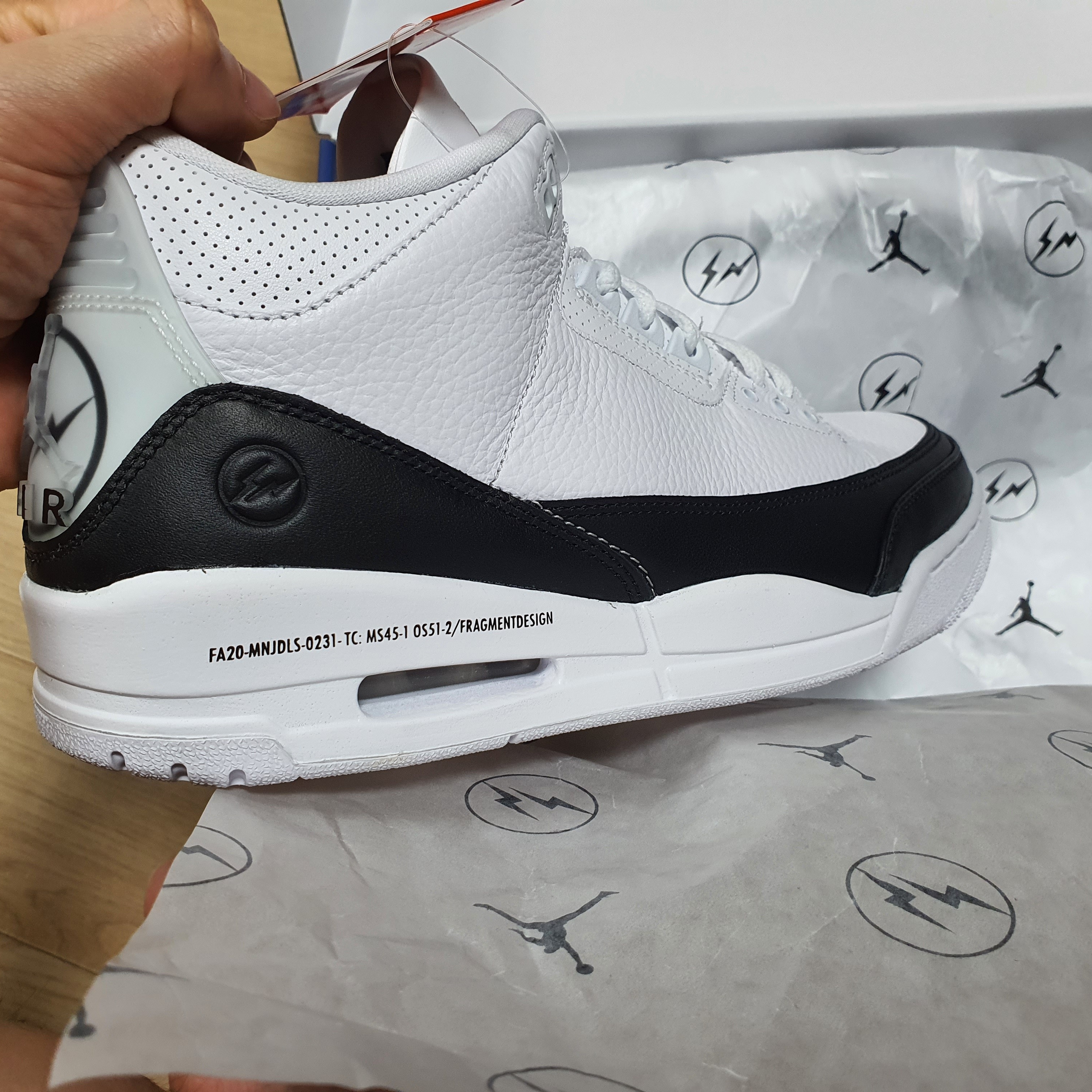 Jordan 3 x Fragment Retro SP White Black 착용 스타일 - 1