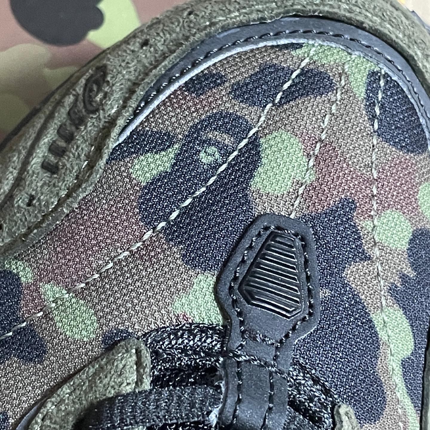 Asics x BAPE Gel-1090 Tiger Camo 착용 스타일 - 4