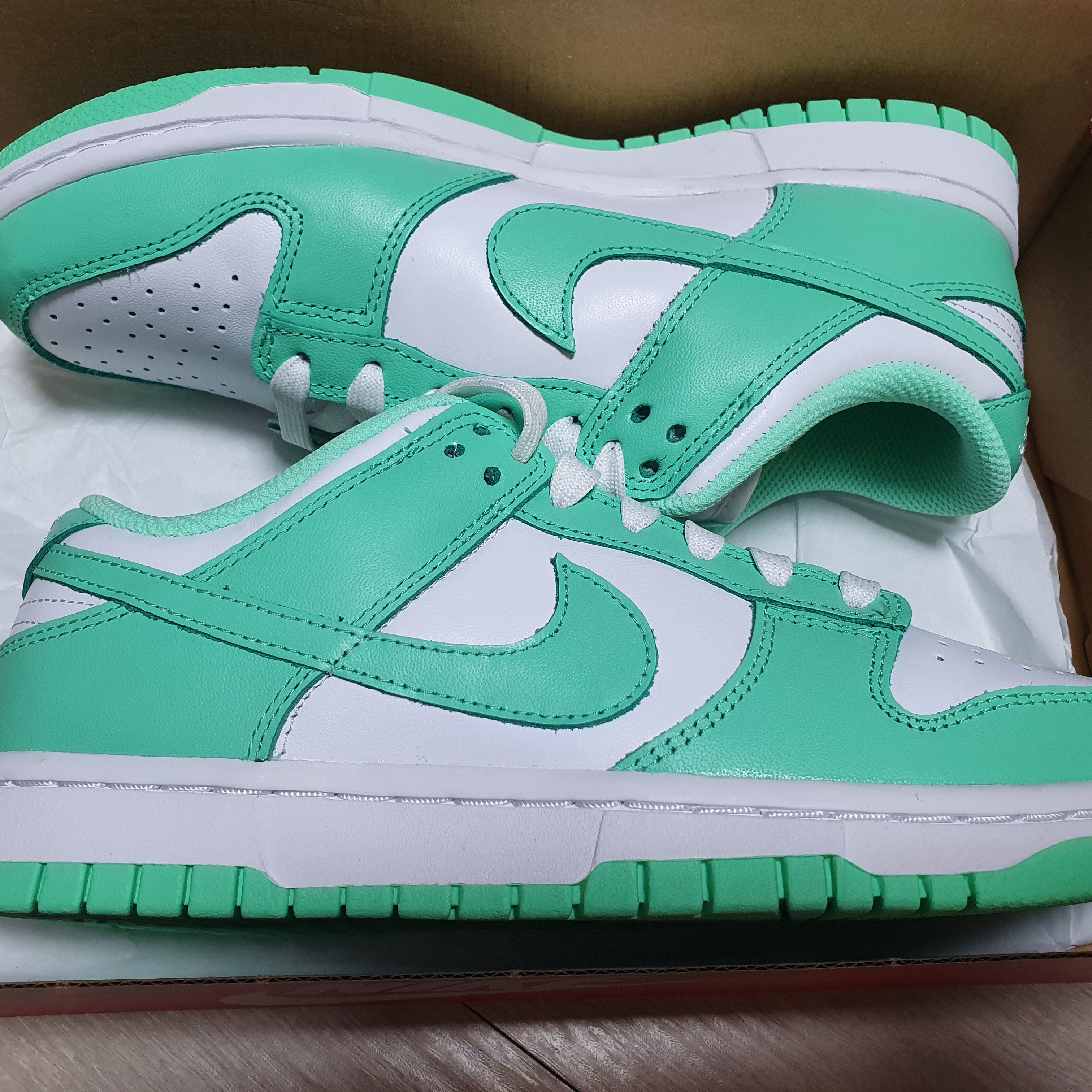 (W) Nike Dunk Low Green Glow, Nike Dunk High Retro Orange Blaze 착용 스타일 - 1