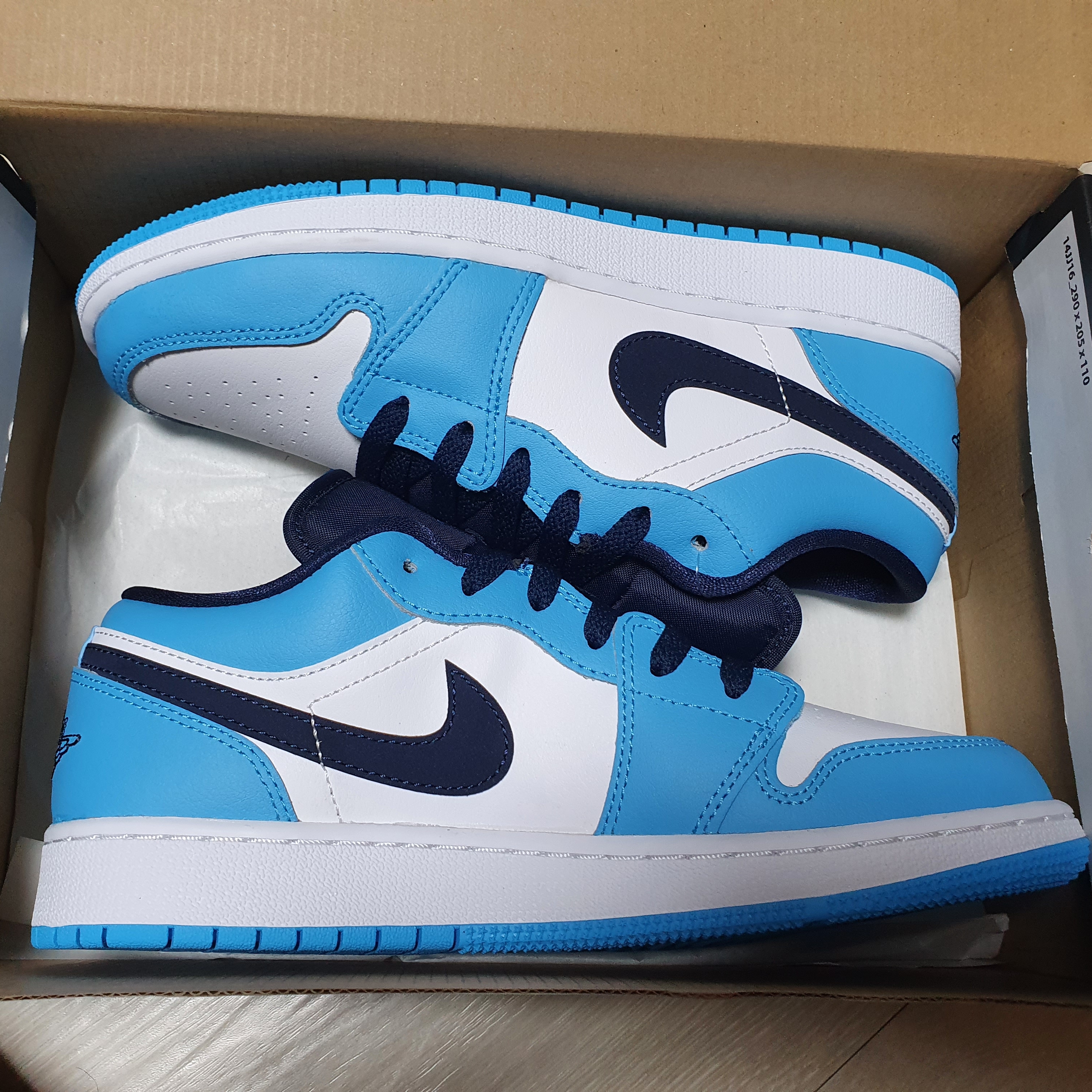 (W) Nike Dunk Low Laser Orange, (GS) Jordan 1 Low Dark Powder Blue 착용 스타일 - 2