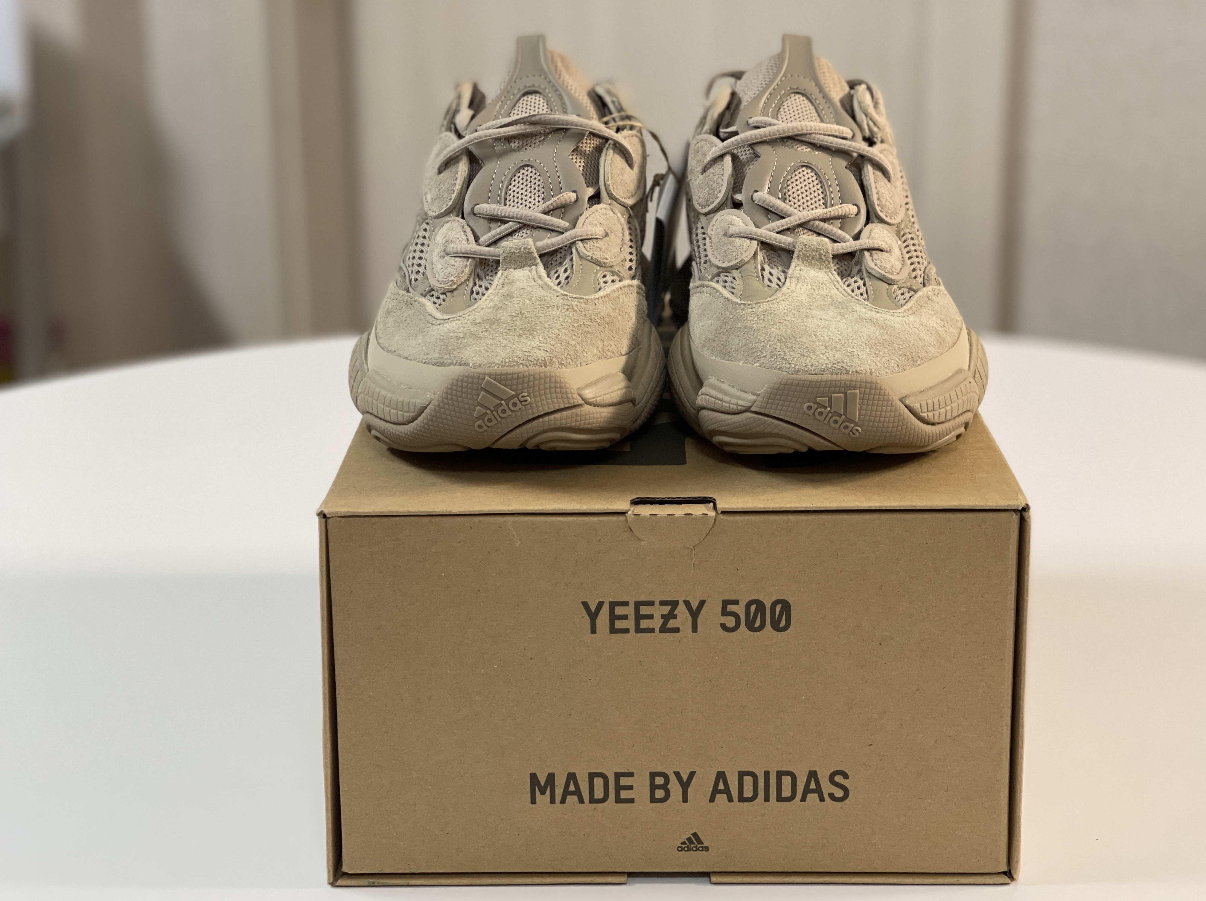 Adidas Yeezy 500 Taupe Light 착용 스타일 - 3