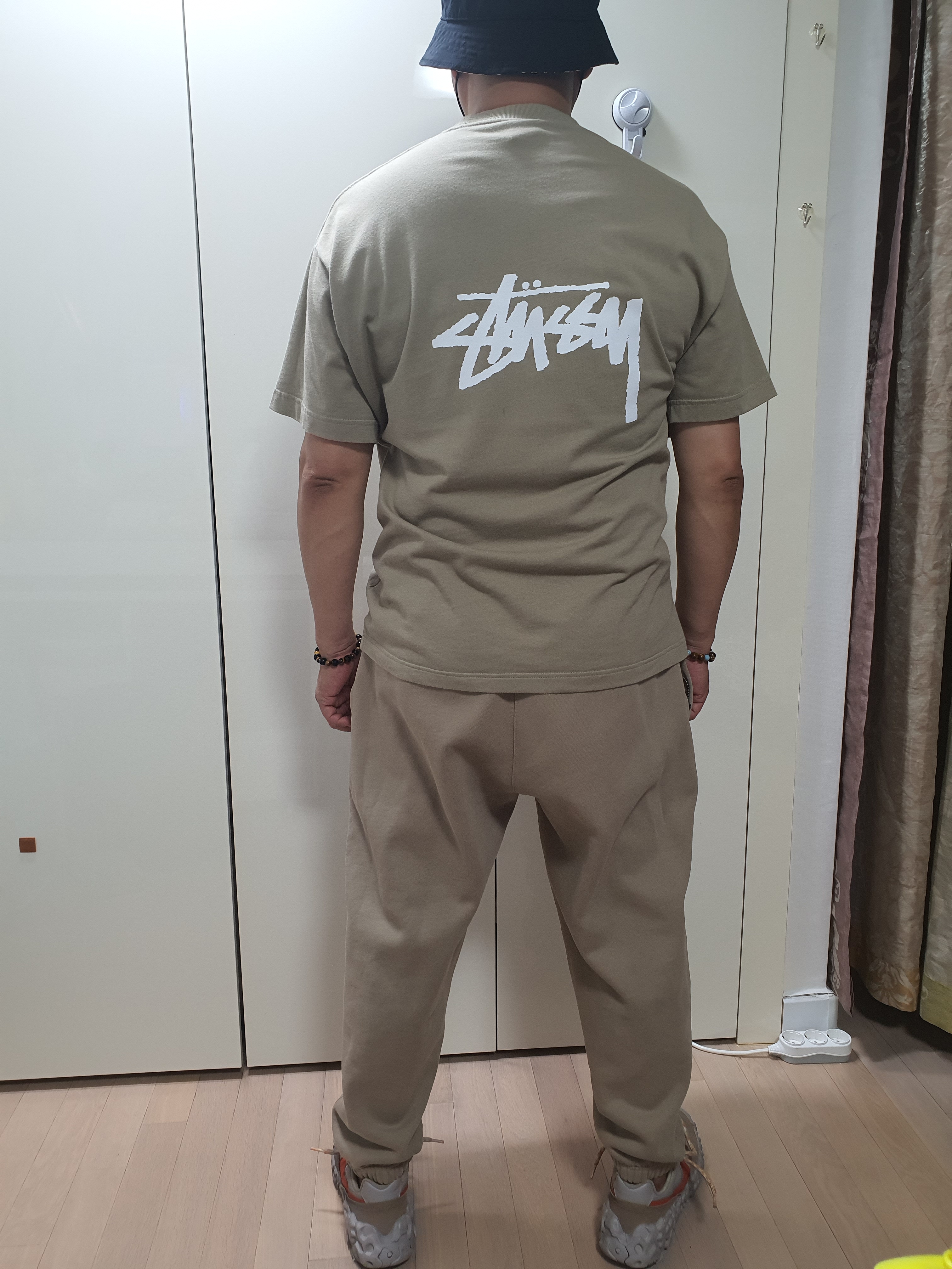 Nike NRG Solo Swoosh T-Shirt Khaki - Asia, Nike NRG Solo Swoosh Fleece Pants Khaki - Asia 착용 스타일 - 2