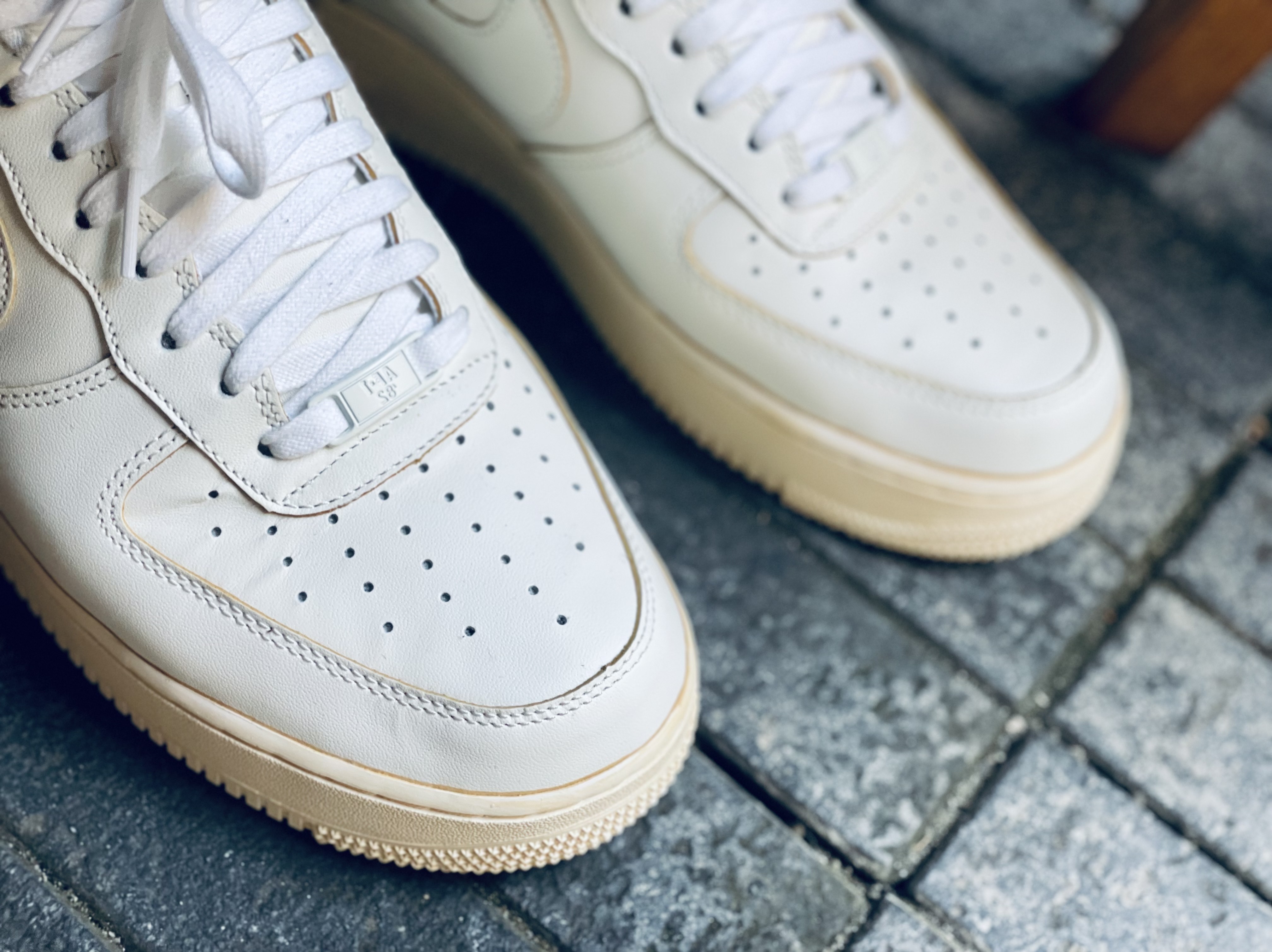 Nike Air Force 1 '07 LV8 Timeless Classic 착용 스타일