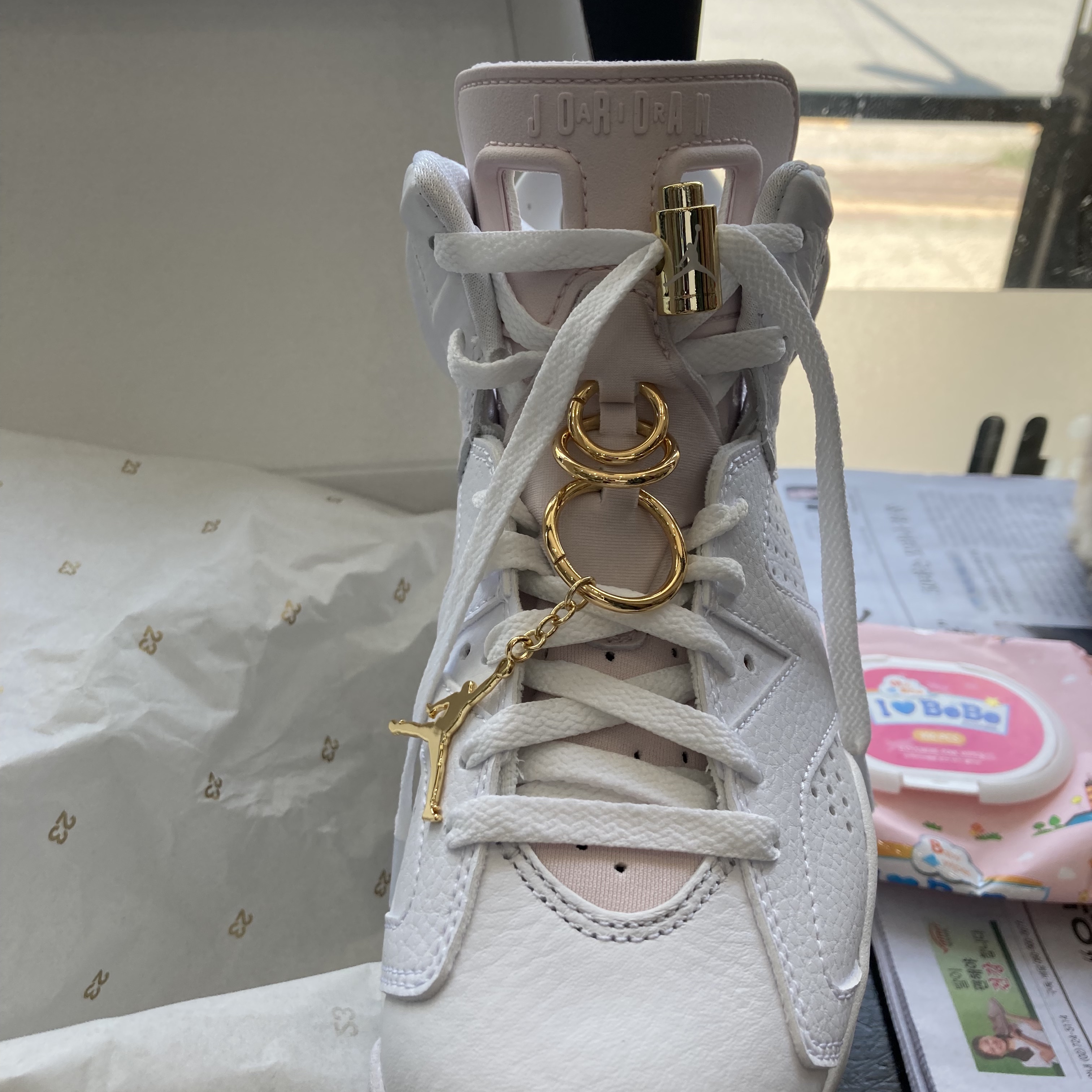 (W) Jordan 6 Retro Gold Hoops 착용 스타일
