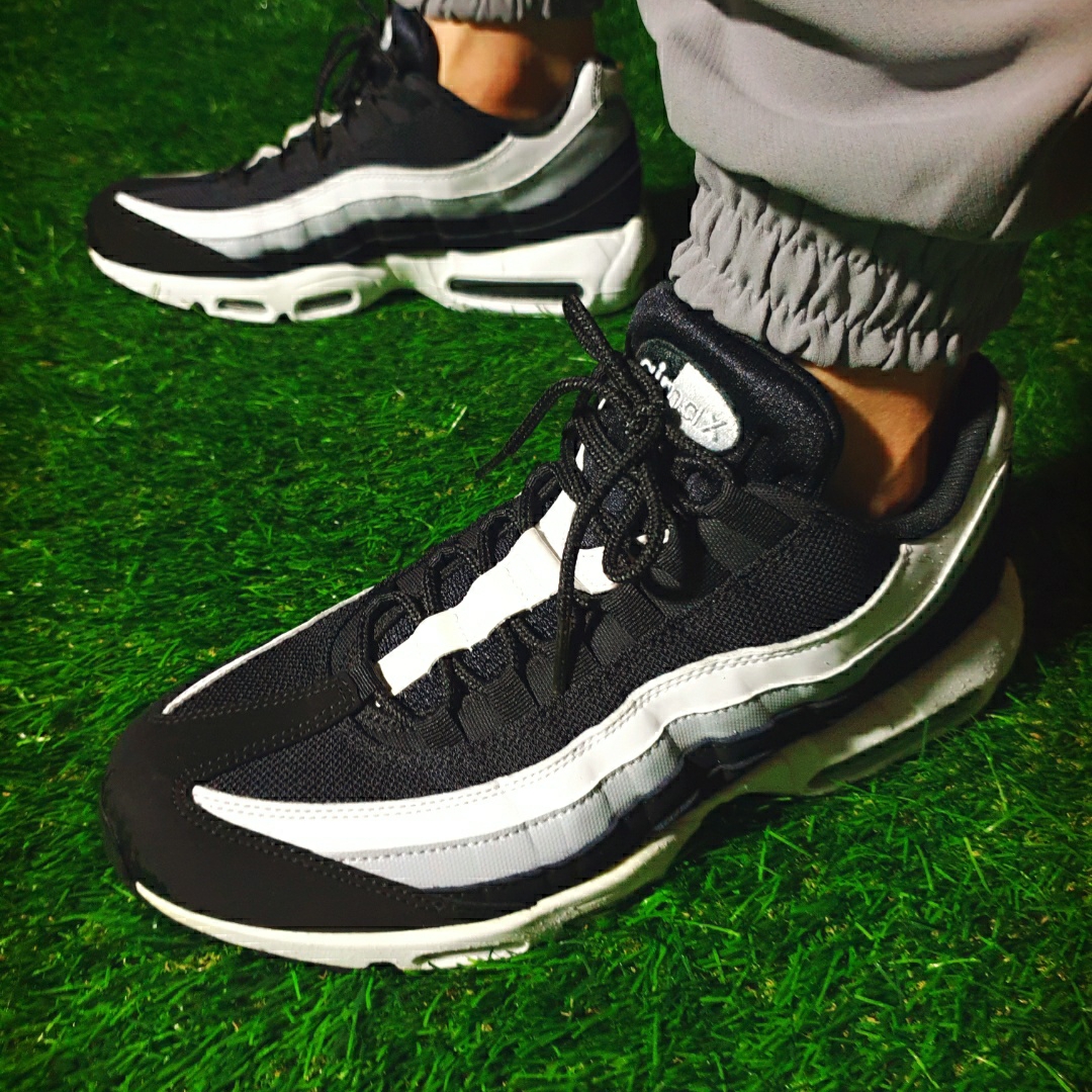 Nike Air Max 95 Essential Triple White 착용 스타일 - 5