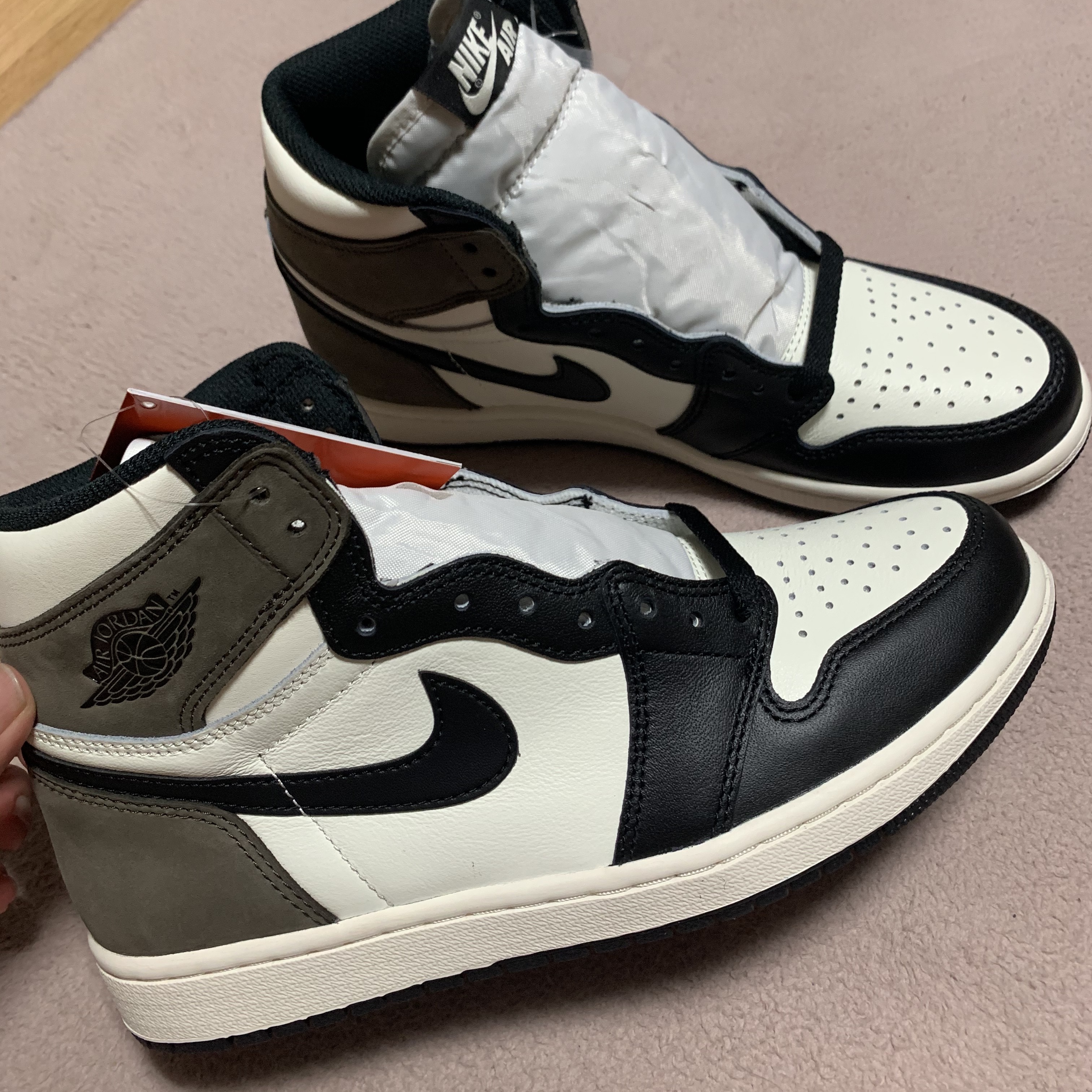 Jordan 1 Retro High OG Black Mocha 착용 스타일