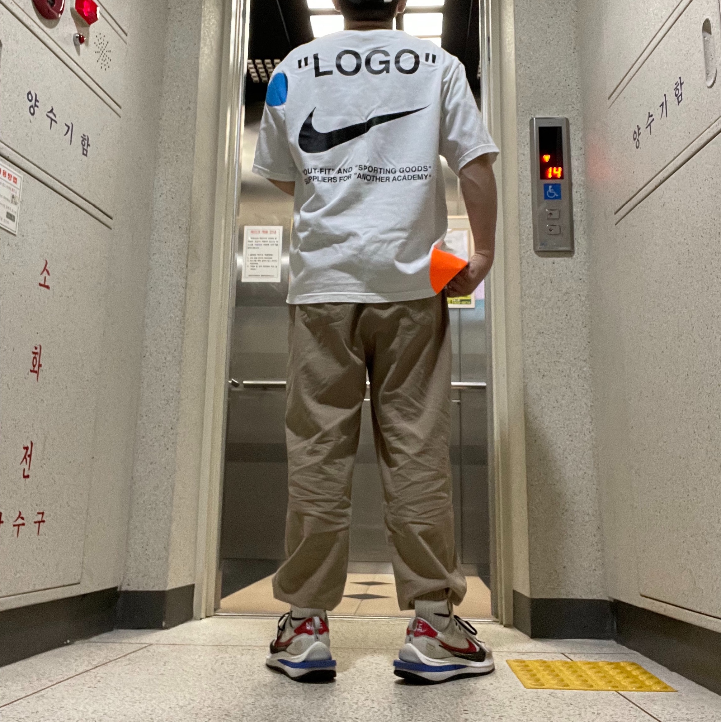 Nike x Sacai VaporWaffle Royal Fuchsia 착용 스타일