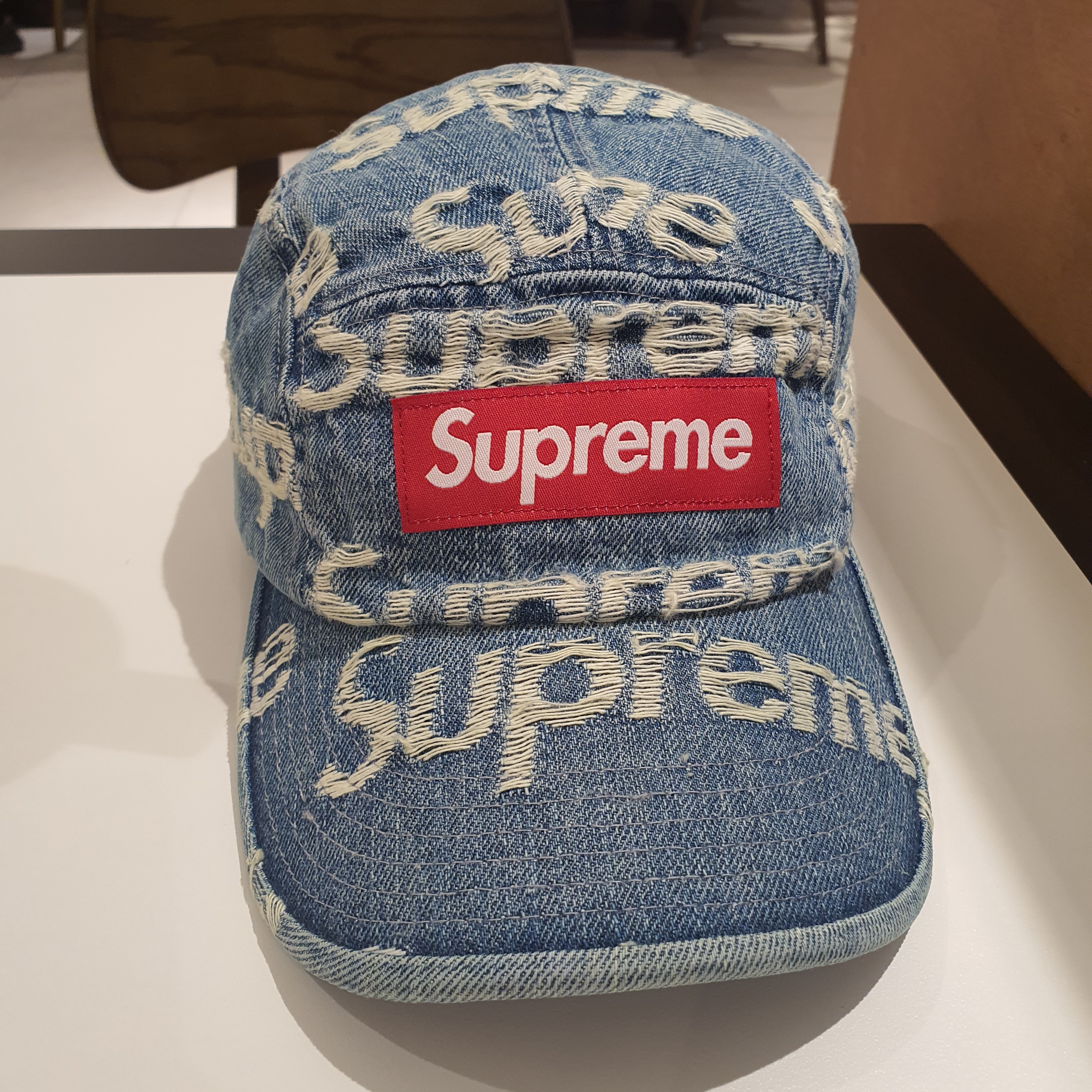 Supreme Frayed Logos Denim Camp Cap Blue - 21SS 착용 스타일