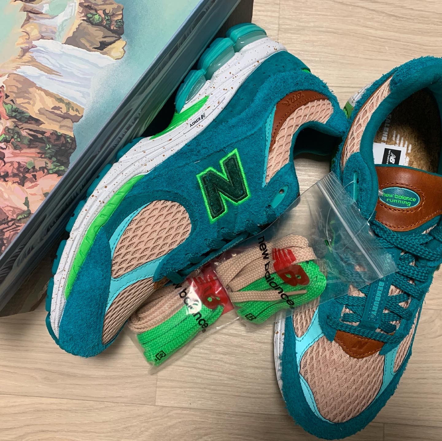New Balance x Salehe Bembury 2002R Water Be The Guide 착용 스타일 - 1