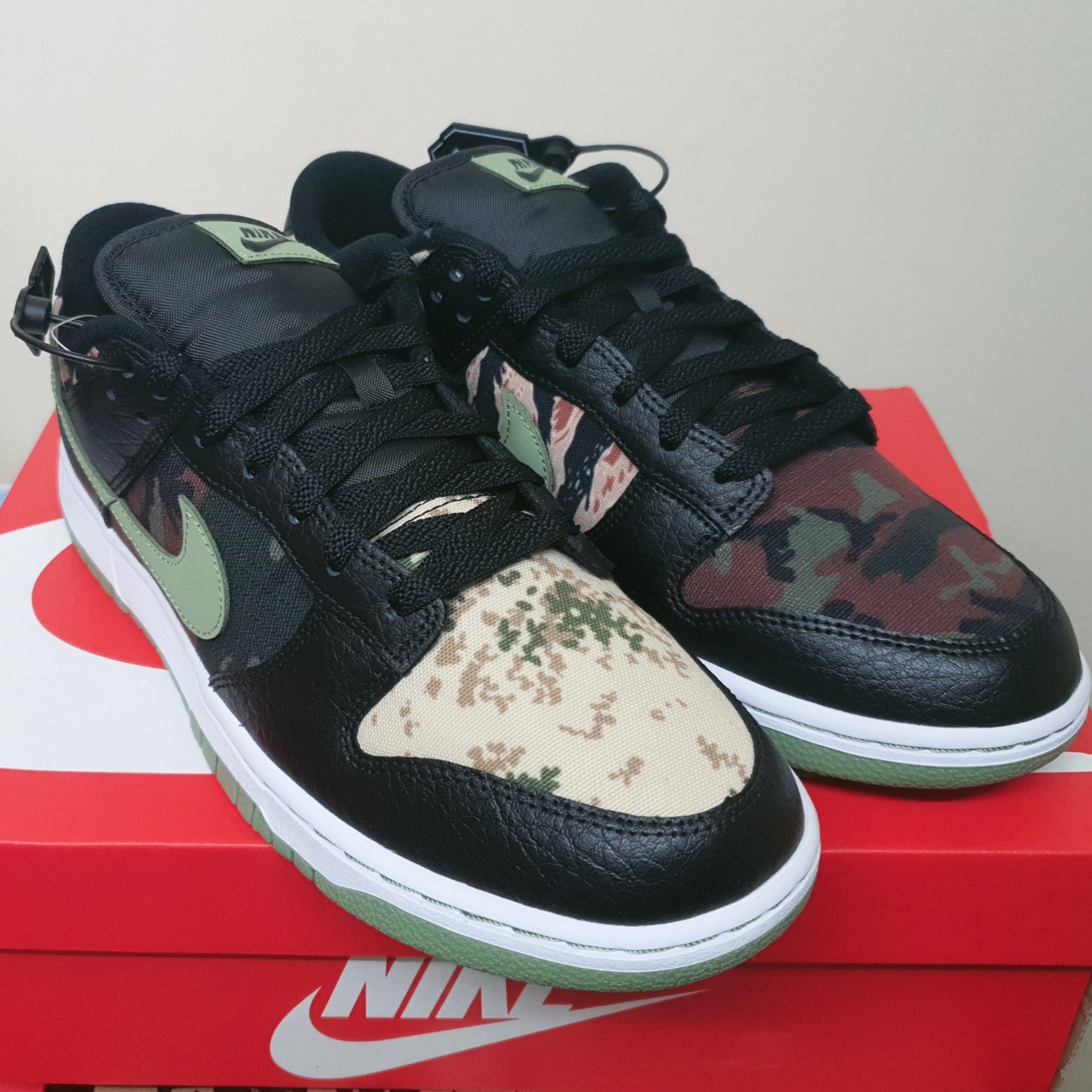 Nike Dunk Low SE Black Multi Camo 착용 스타일