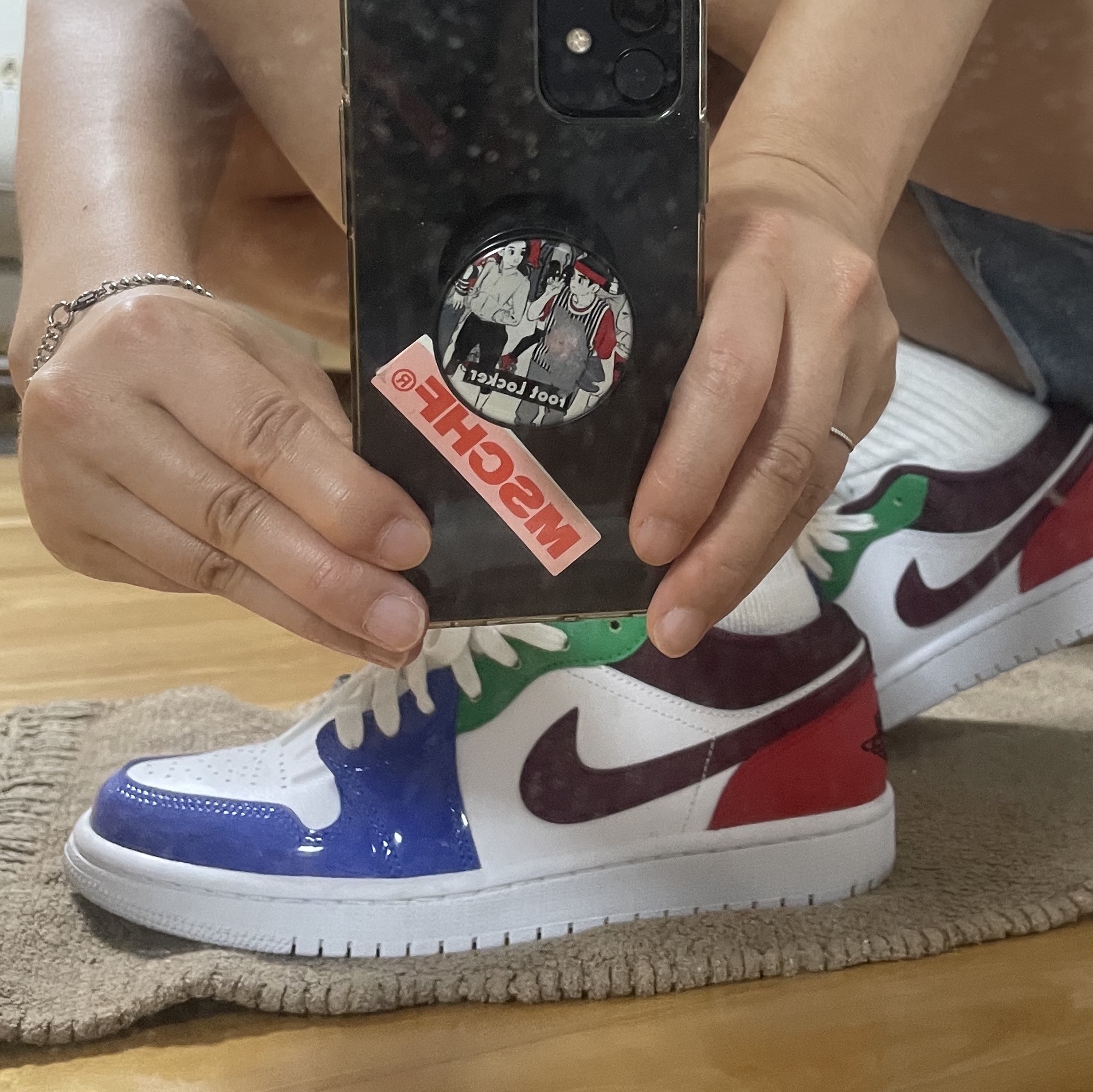 (W) Jordan 1 Low SE Multi-Color Patent, Stussy Psychedelic T-Shirt Peach 착용 스타일 - 3