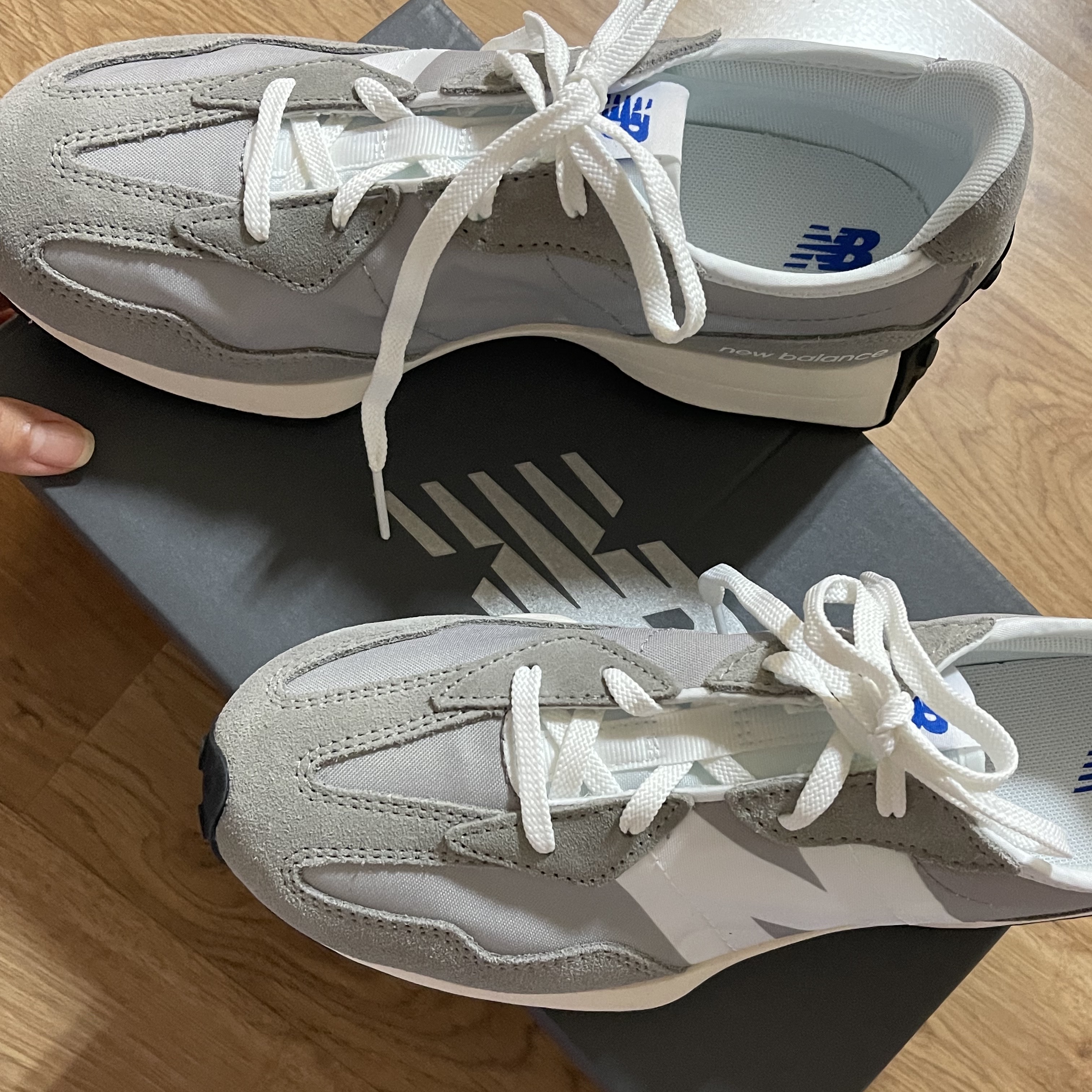 (GS) New Balance 327 Grey White - M Standard 착용 스타일 - 3