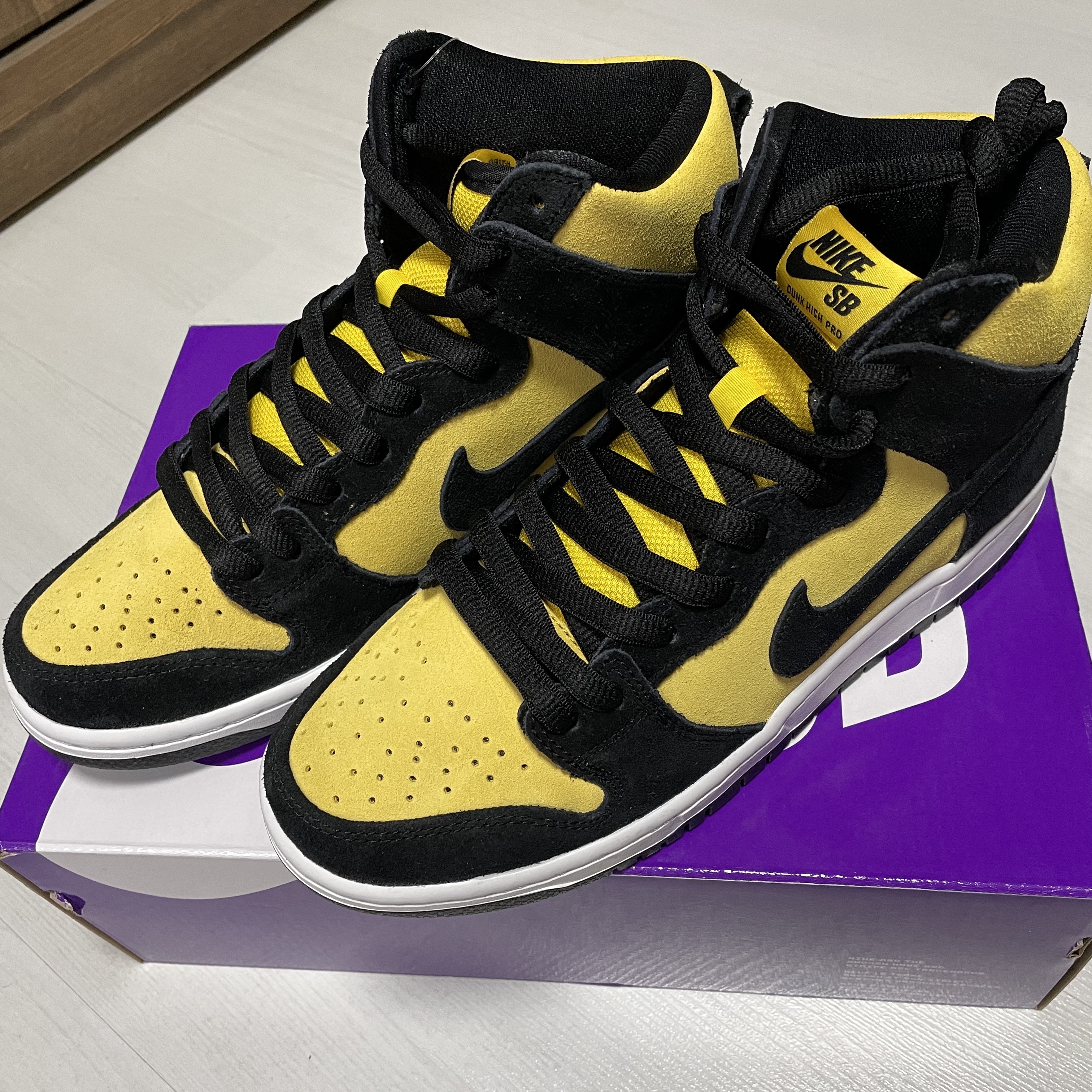 Nike SB Dunk High Pro Maize and Black 착용 스타일 - 2