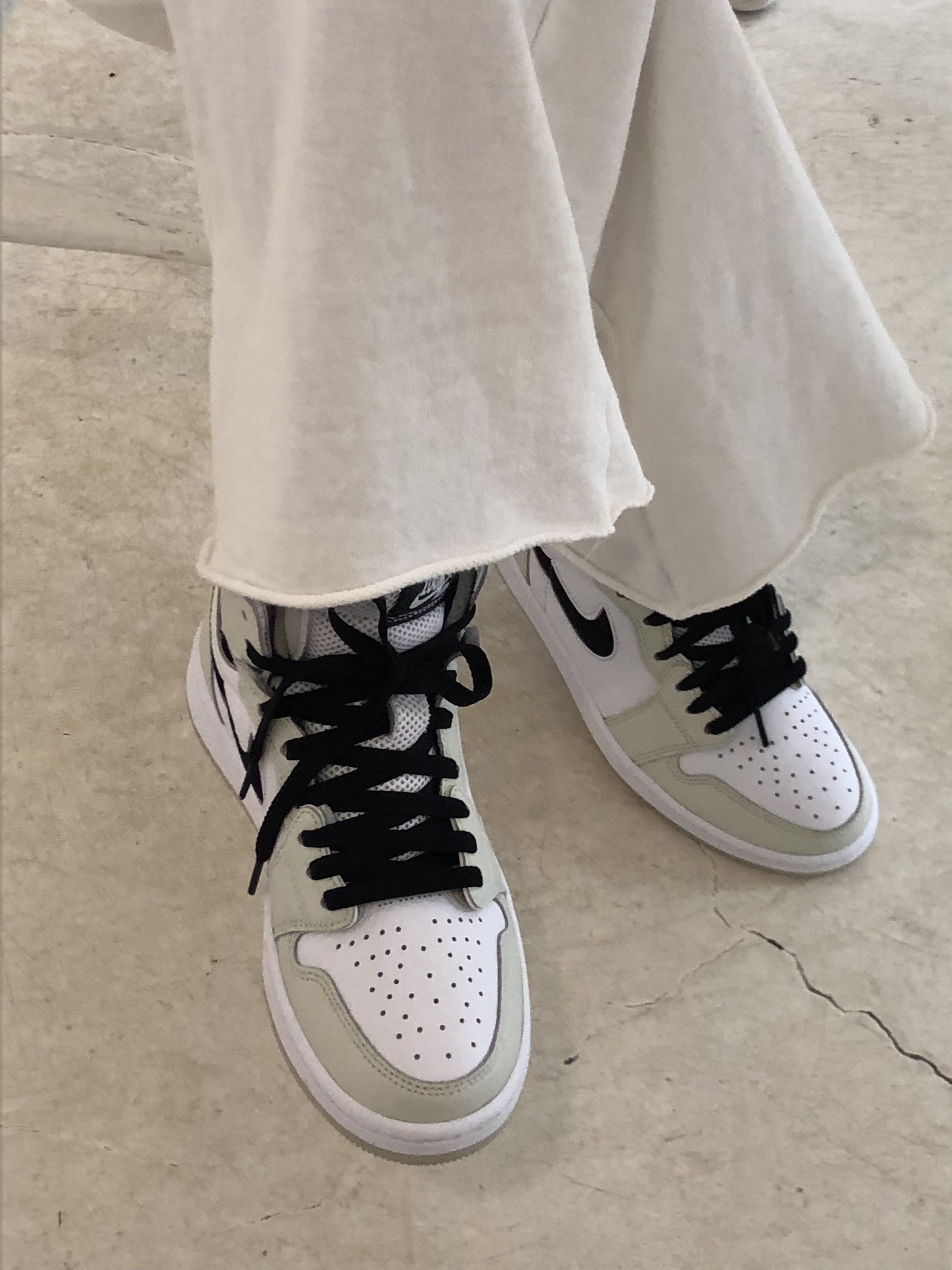 (W) Jordan 1 Zoom Air CMFT Light Bone 착용 스타일
