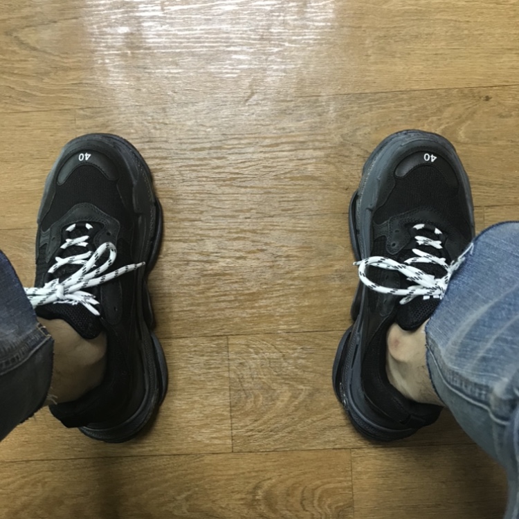 Balenciaga Triple S Black Clear Sole 2019 착용 스타일 - 1