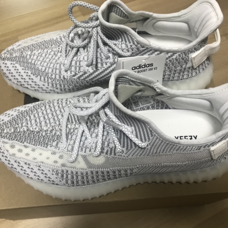 Adidas Yeezy Boost 350 V2 Static - Non-Reflective 2018 착용 스타일 - 1