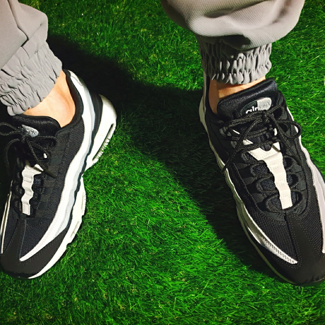 Nike Air Max 95 Essential Triple White 착용 스타일 - 4