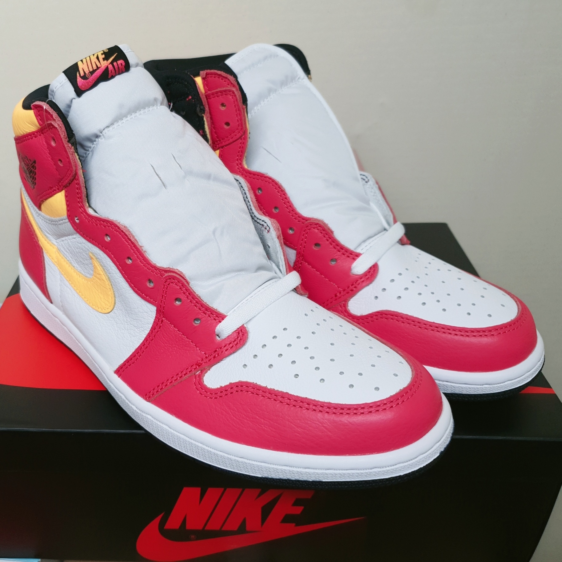 Jordan 1 Retro High OG Light Fusion Red 착용 스타일