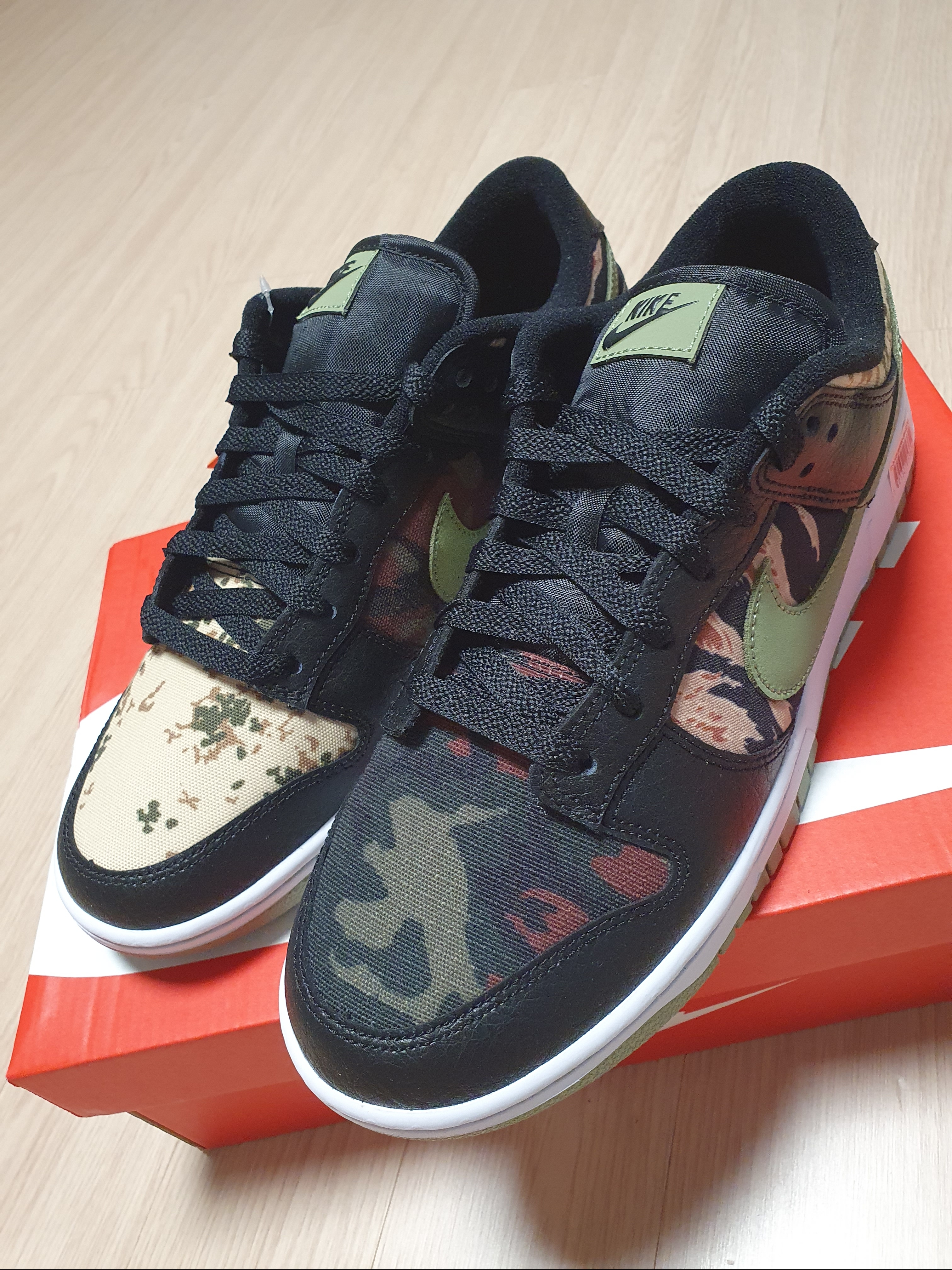Nike Dunk Low SE Black Multi Camo 착용 스타일