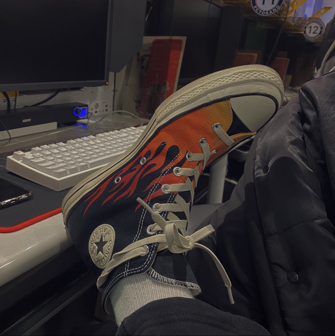 Converse Chuck 70 Hi Archive Print Flames Black 착용 스타일