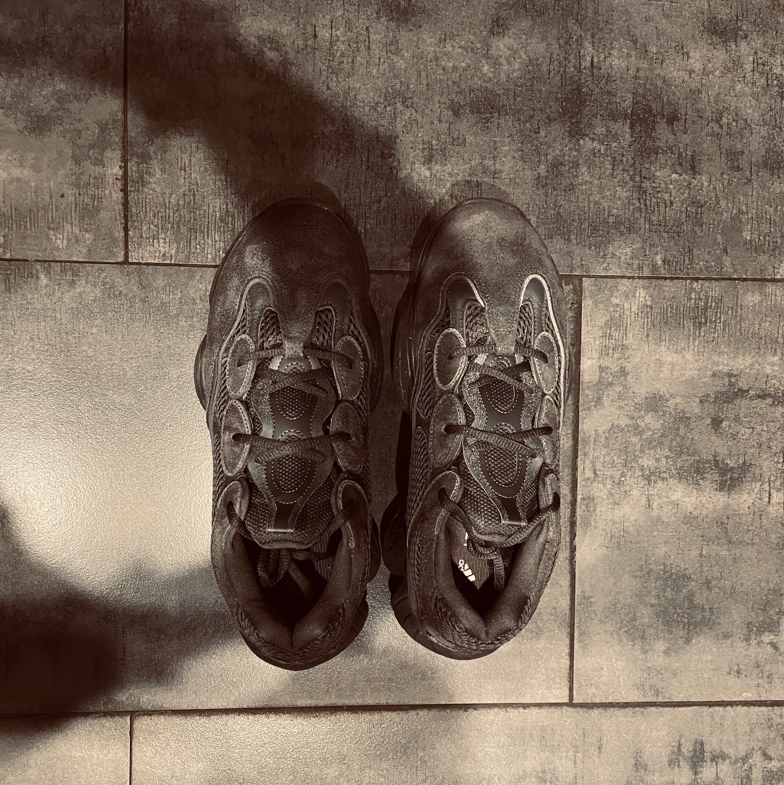 Adidas Yeezy 500 Utility Black 2018/2020 착용 스타일 - 4