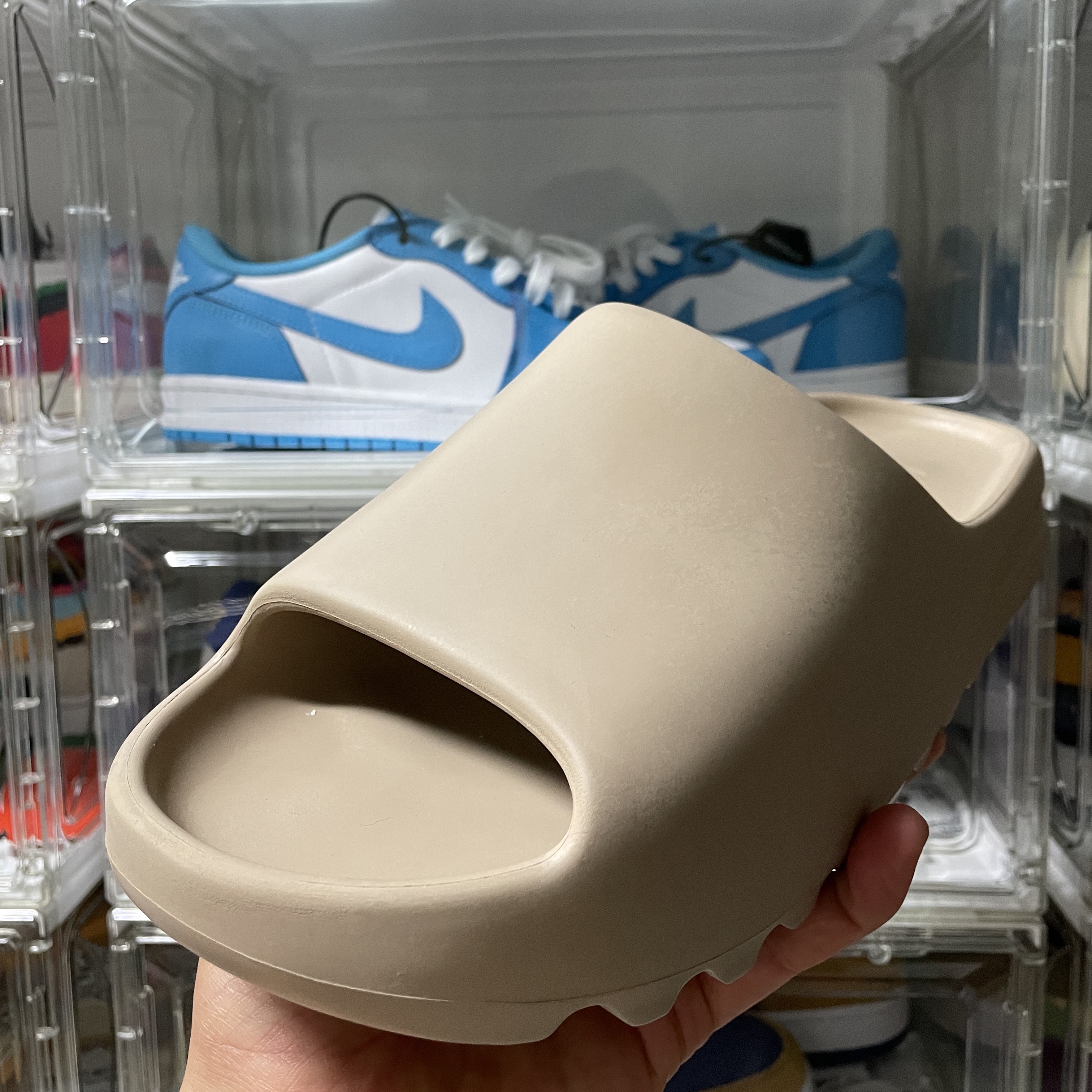 Adidas Yeezy Slide Pure 착용 스타일 - 2