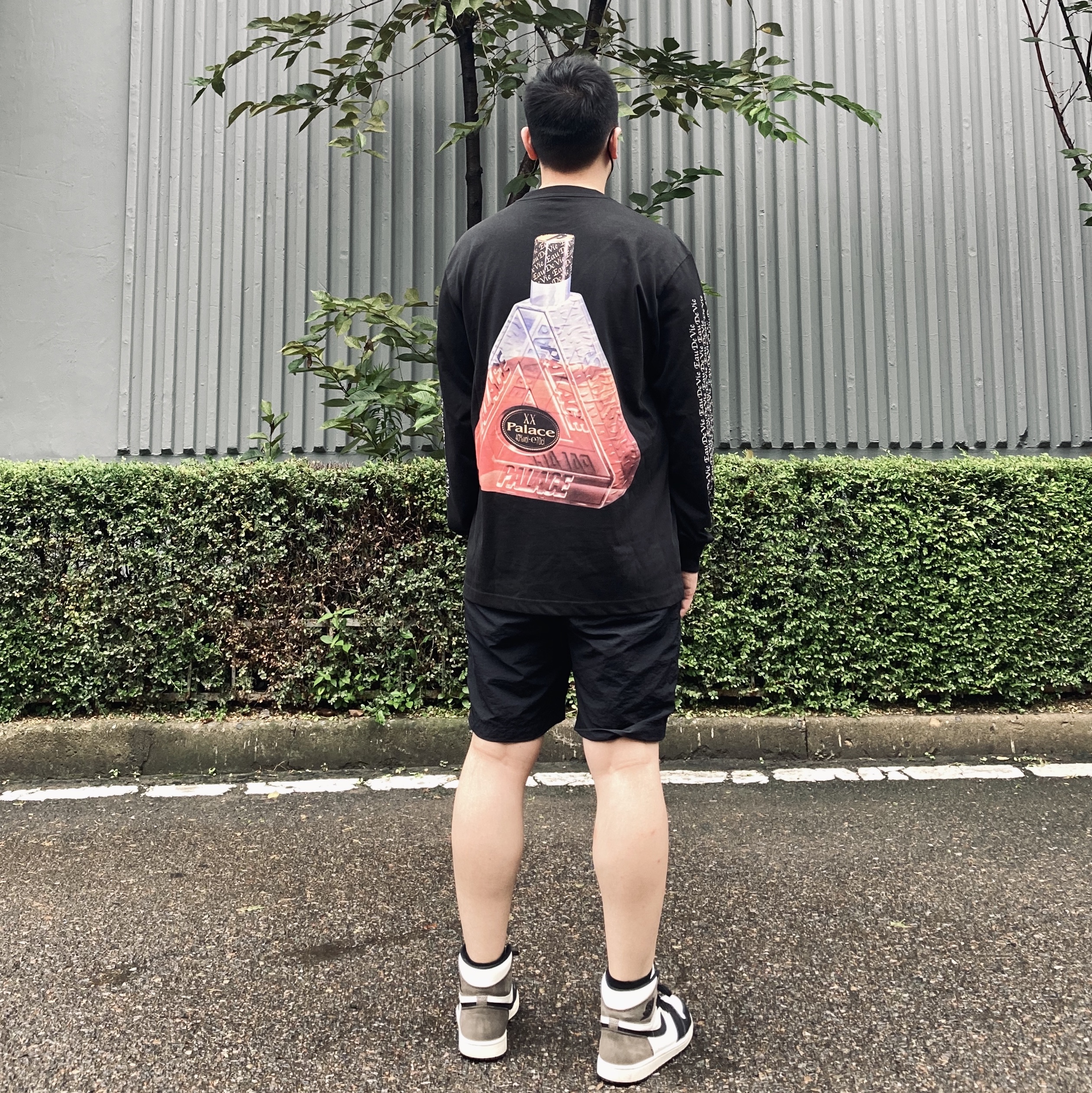 Palace XX Long Sleeve Navy - 20SS, Jordan 1 Retro High OG Black Mocha 착용 스타일