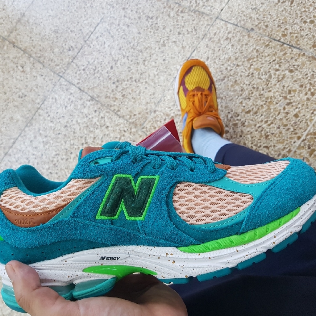 New Balance x Salehe Bembury 2002R Water Be The Guide, New Balance x Salehe Bembury 2002R Peace Be the Journey 착용 스타일