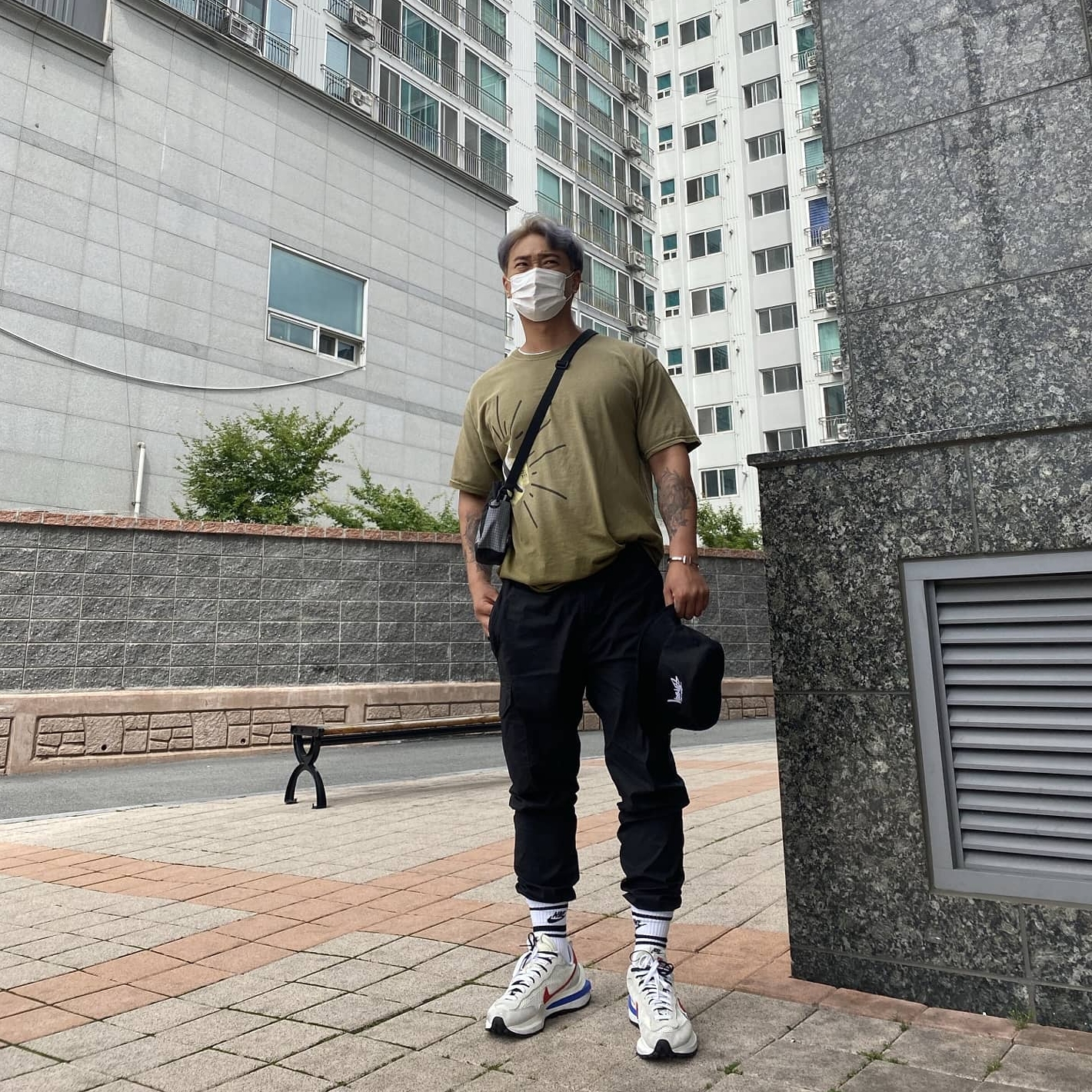 Nike x Sacai VaporWaffle Royal Fuchsia, Palace Ballistic Shot Bag Black - 20FW 착용 스타일