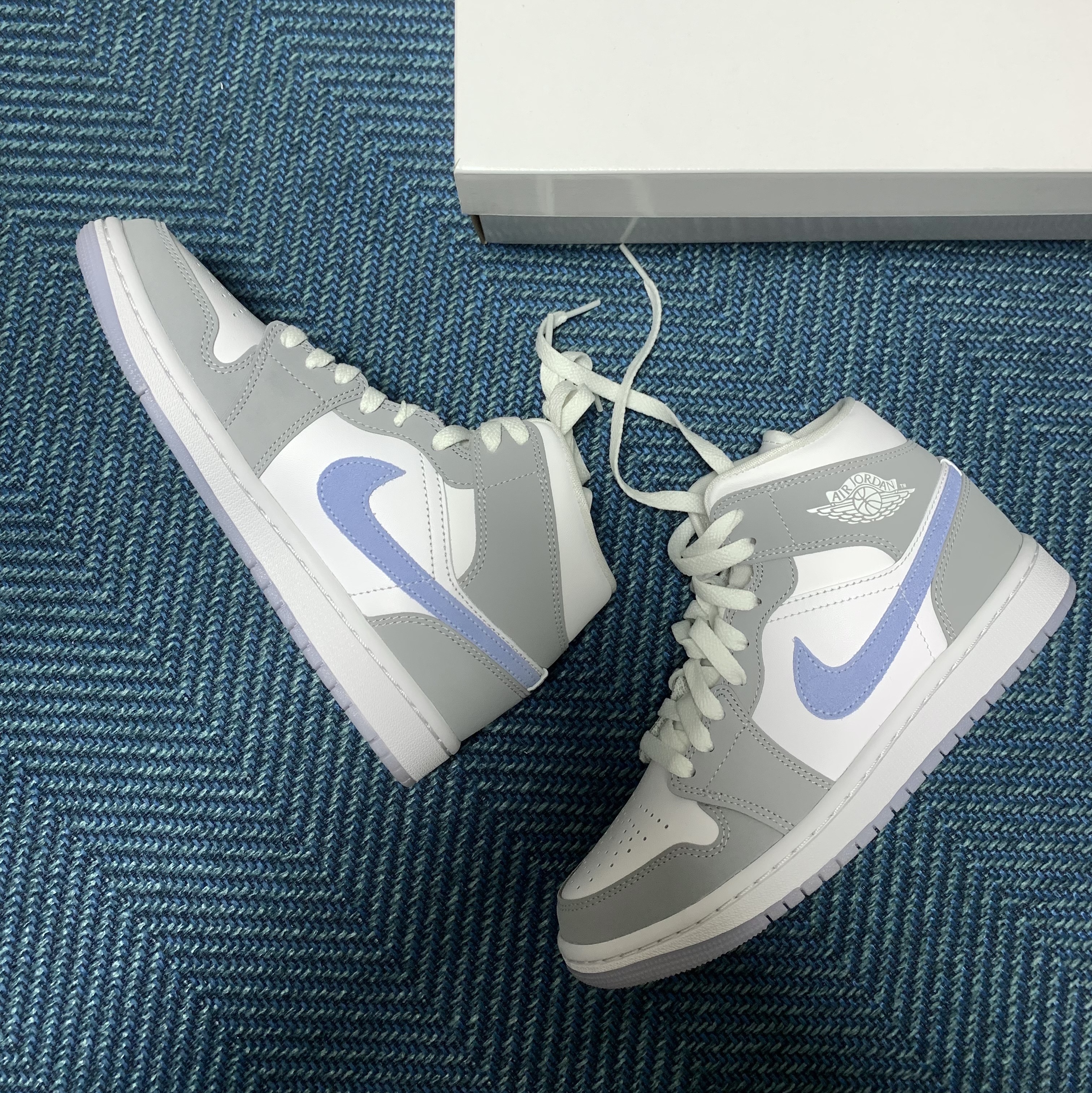 (W) Jordan 1 Mid Wolf Grey 착용 스타일 - 1