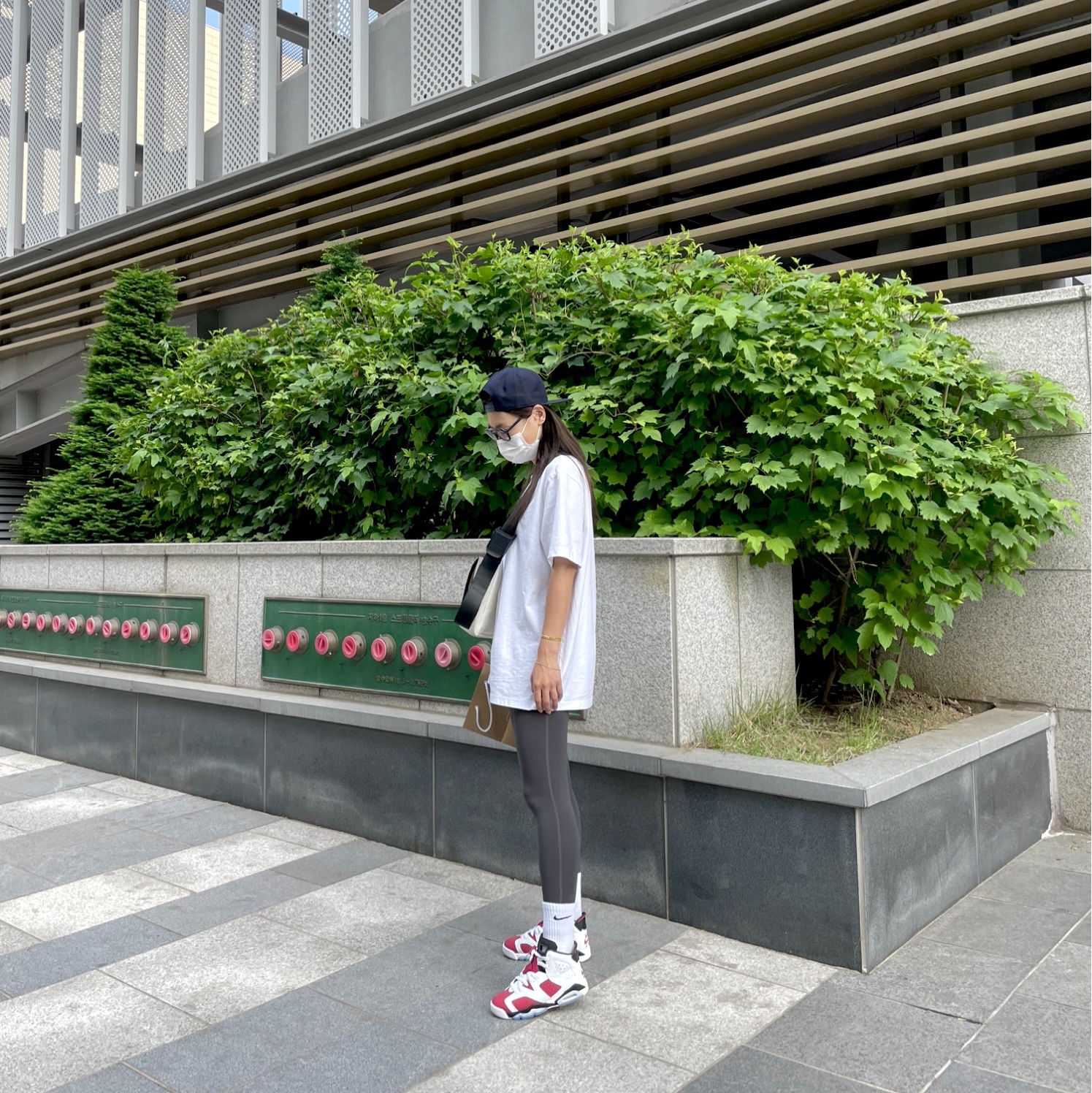 (GS) Jordan 6 Retro Carmine 2021 착용 스타일 - 2