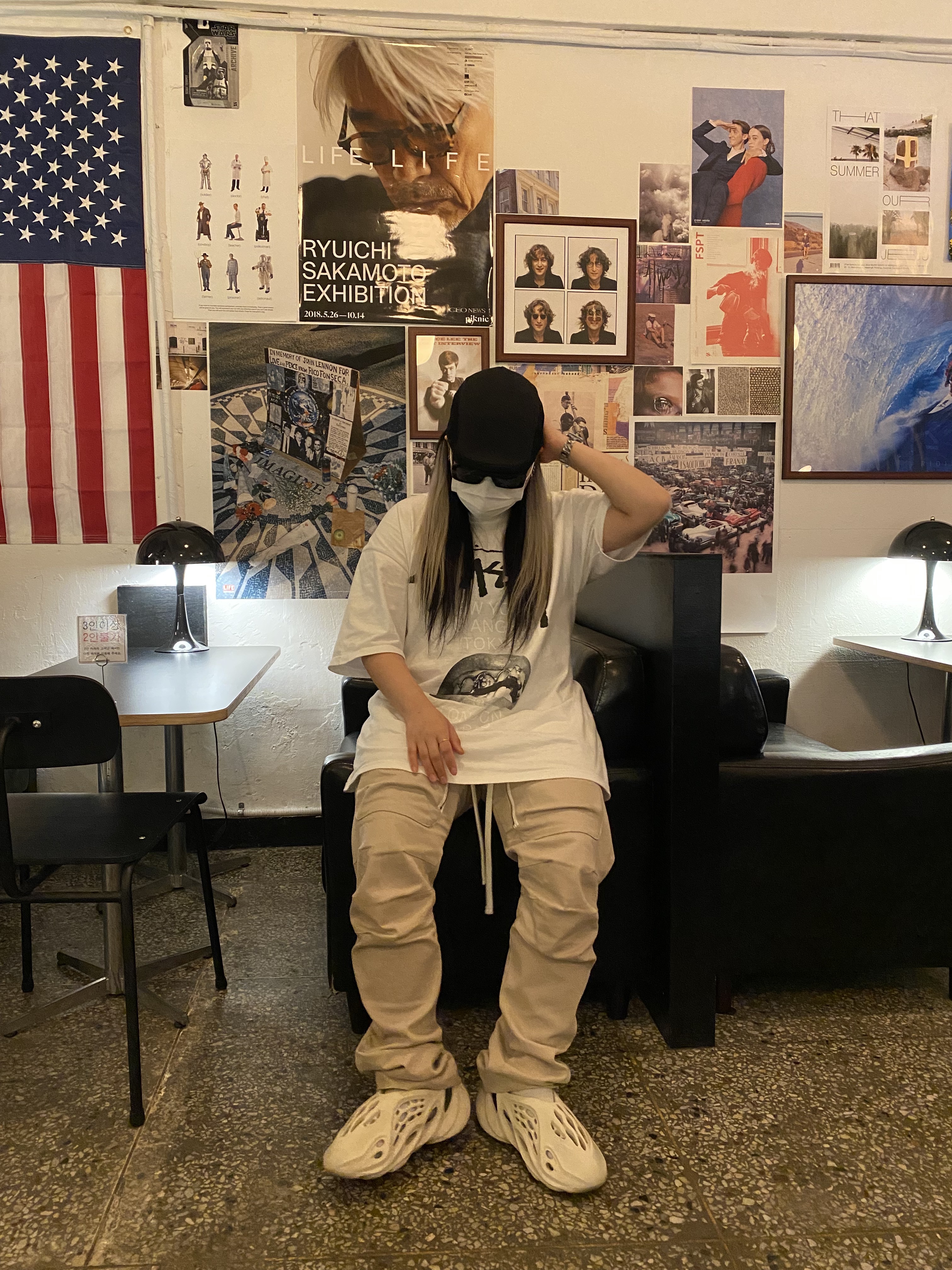 Stussy x Rick Owens 40 WT T-Shirt, Adidas Yeezy Foam RNNR Sand 착용 스타일