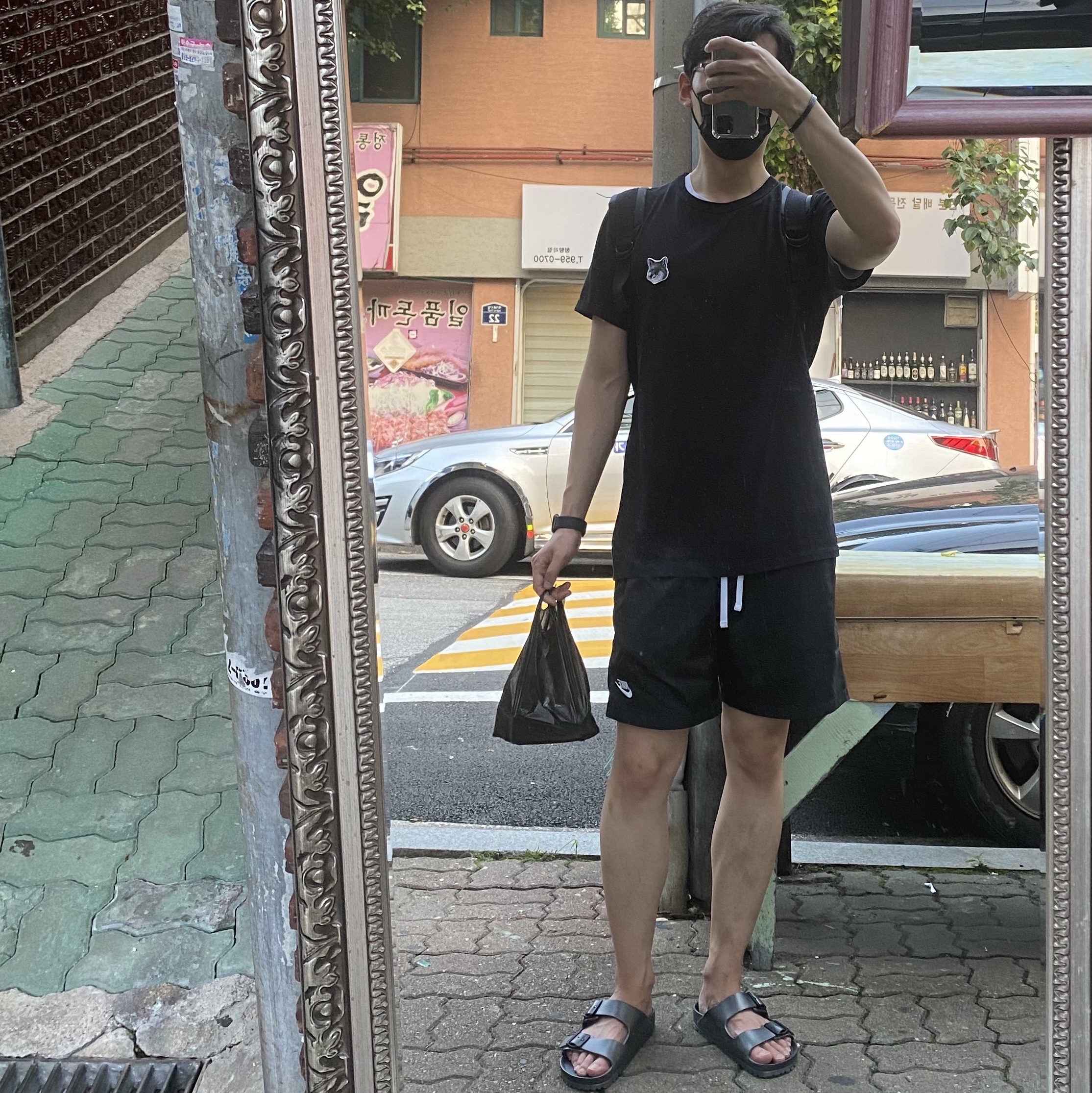 Maison Kitsune Grey Fox Head Patch Classic T-Shirt Black 착용 스타일