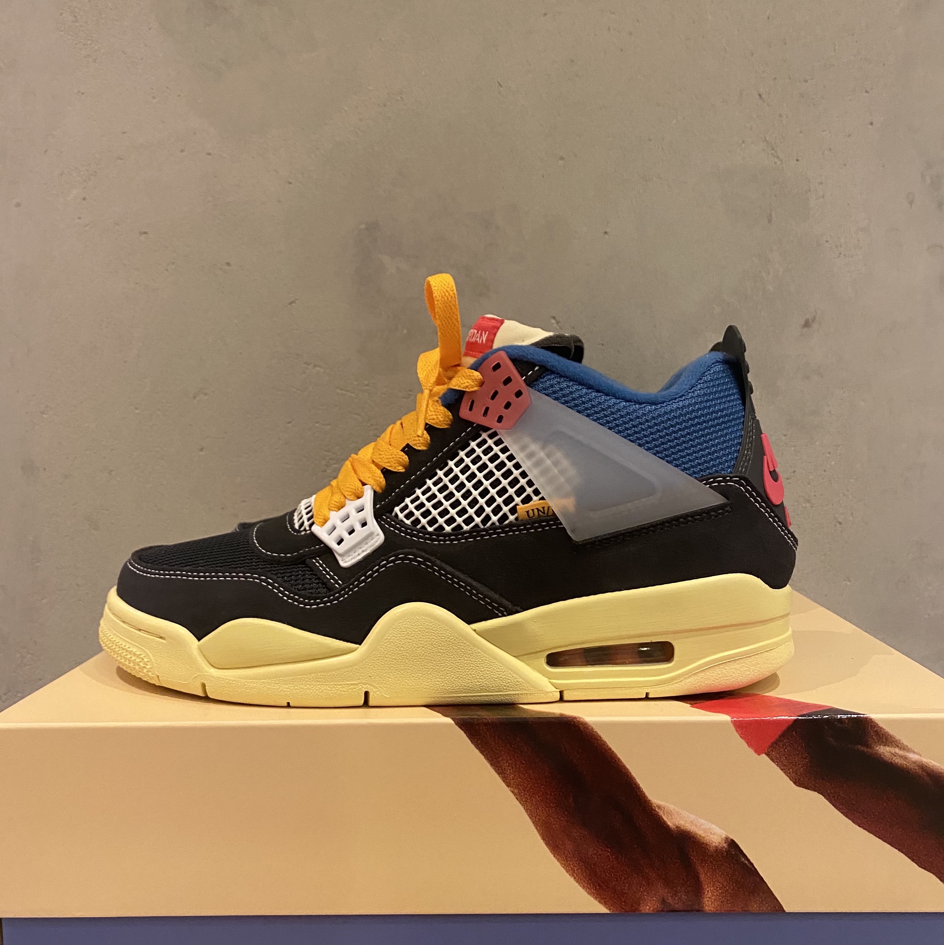 Jordan 4 x Union Retro Off Noir 착용 스타일 - 1